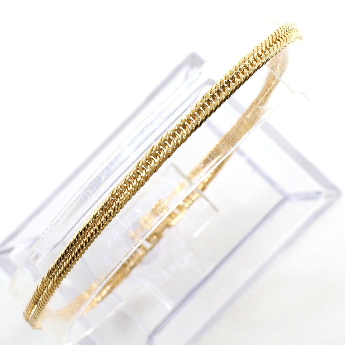 18K (18-karat) Yellow Gold Bracelet, Total Weight 6.0g, 23cm, Jewelry: --- Catalog ---Category: SizeWeight: 6g / 0.21oz.Category: DesignType: Charm braceletColor: YellowCategory: GeneralBrand: Unspecified--- Item List ---Section: ConditionCondition: Used (like new)