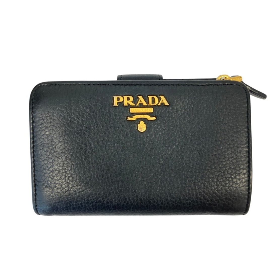 PRADA Logo Plate Leather Compact Bi-fold Wallet, Black, Men's & Women's: --- Catalog ---Category: SizeSize (HxWxD): 9cm x 14cm x 2.8cm / 3.54'' x 5.51'' x 1.1''Category: DesignType: Wallet (bi-fold)Color: BlackGender: Men,Women,UnisexMaterial: Leather Category: GeneralBran