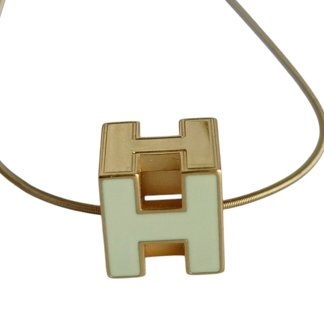 HERMES Cage d'H H-Cube Chain Necklace, with Box, Ivory Gold Color, Women's.: --- Catalog ---Category: SizeWeight: 8g / 0.28oz.Pendant Size: 11mm x 11mm / 0.43'' x 0.43''Neck Circumference: 43 cm / 16.92''Category: DesignColor: Gold, IvoryGender: WomenNecklace Type: NecklaceCat