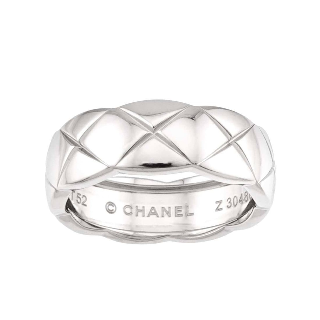 Chanel Coco Crush Medium Ring #52, 18K White Gold (750), Matelassé Finish.: --- Catalog ---Category: SizeUS Size: 6.5Brand Size: 52Category: DesignType: Band ringGender: WomenMaterial: White gold (18K)Category: GeneralBrand: Chanel--- Item List ---Section: ConditionRanking: R