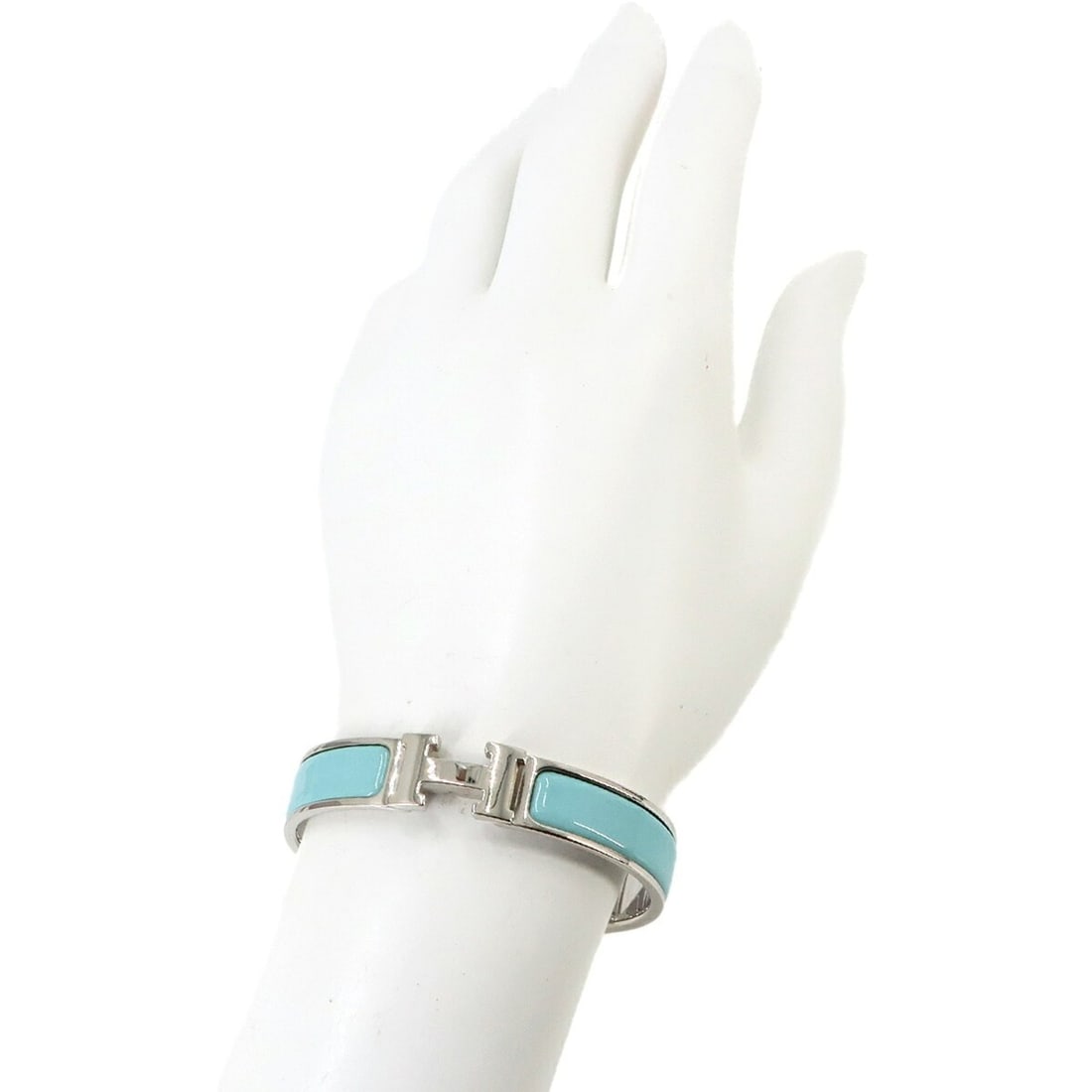 Hermes Clic H PM Bangle, Blue Silver: --- Catalog ---Category: SizeLength: 16cm / 6.29''Category: DesignType: BangleColor: Blue, SilverGender: WomenCategory: GeneralBrand: Hermes--- Item List ---Section: ConditionRanking: Rank S Used - Mi