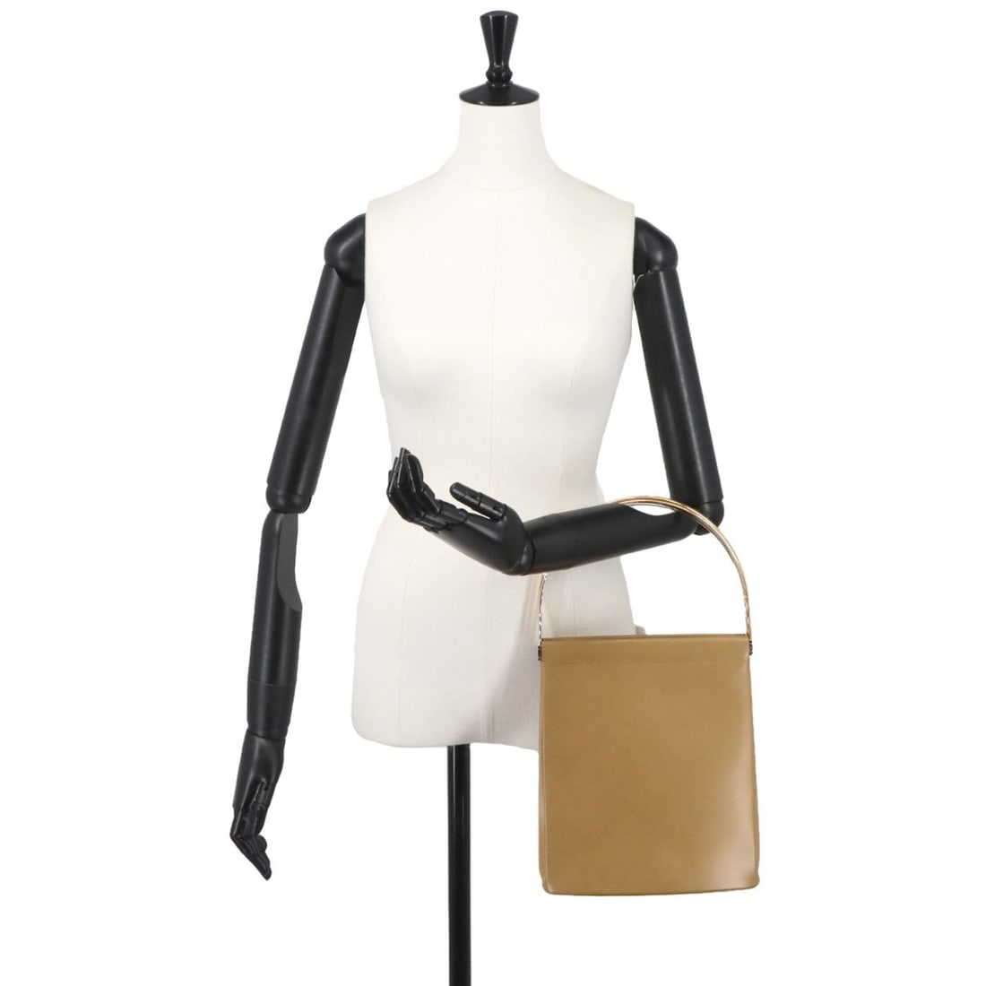 Cartier Trinity Handbag, Leather, Light Brown, Three Colors: --- Catalog ---Category: SizeSize (HxWxD): 24.5cm x 20cm x 8.5cm / 9.64'' x 7.87'' x 3.34''Category: DesignType: HandbagColor: Light brownGender: WomenMaterial: Leather Category: GeneralBrand: Cartier