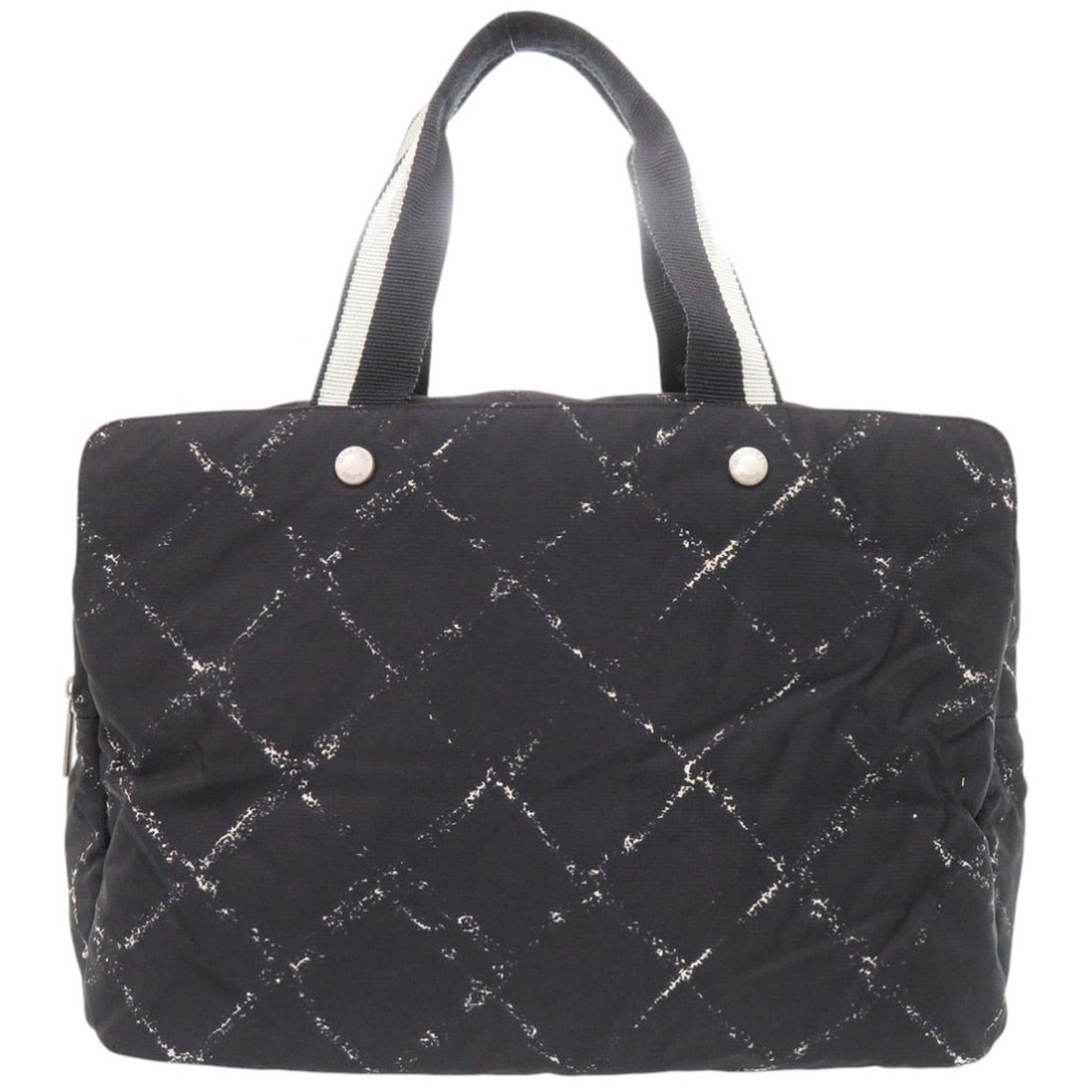 Chanel Travel Line Black Boston Bag, Black, 0194 CHANEL Men's: --- Catalog ---Category: SizeSize (HxWxD): 26cm x 38cm x 18cm / 10.23'' x 14.96'' x 7.08''Category: DesignType: Boston bagColor: BlackGender: Men,WomenMaterial: Nylon Category: GeneralBrand: ChanelCou