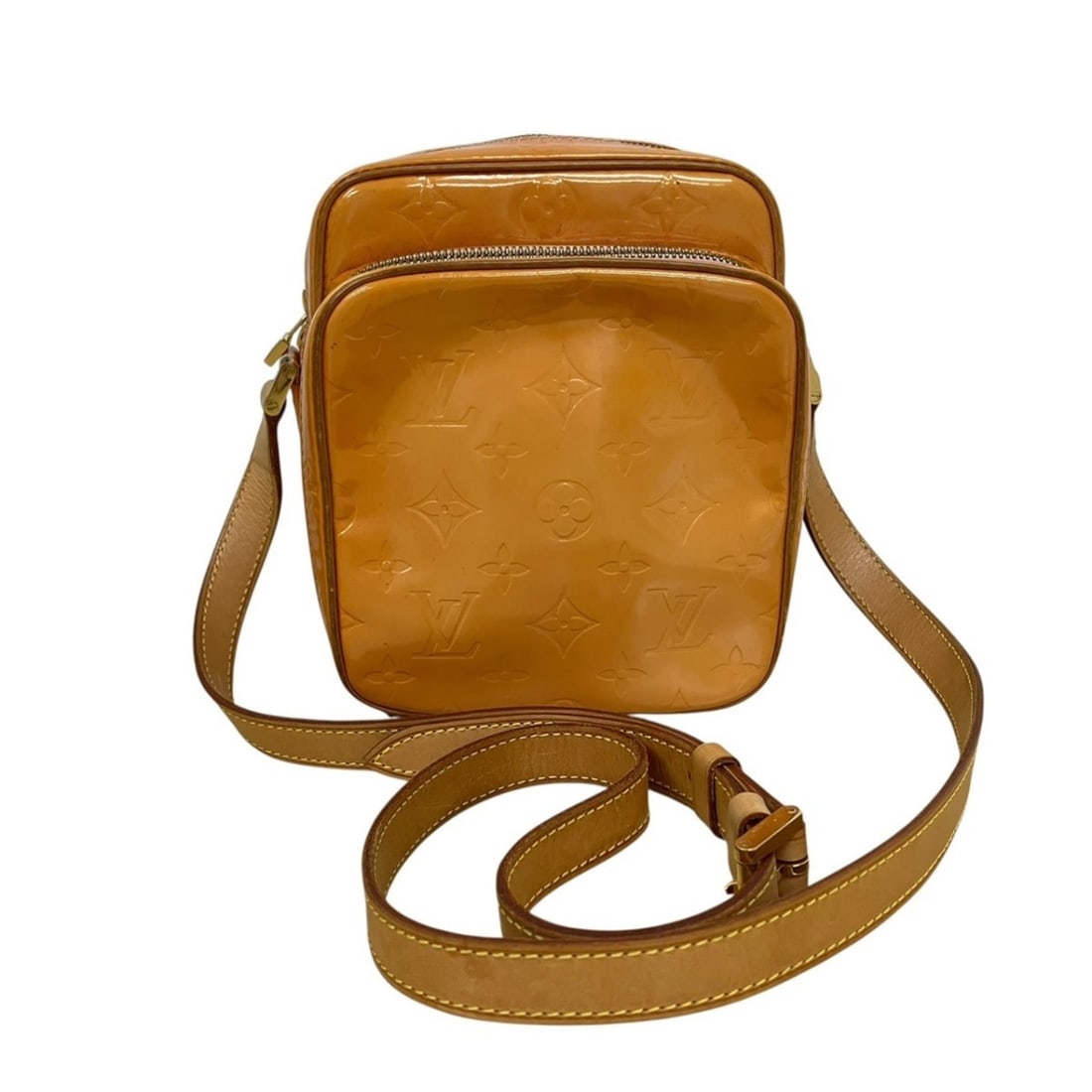 Louis Vuitton Worcester Shoulder Bag, Vernis Patent Leather, M91075: --- Catalog ---Category: SizeStrap Drop: 60cm / 23.62''Size (HxWxD): 18cm x 15cm x 10cm / 7.08'' x 5.9'' x 3.93''Strap Length: 110cm - 123cm / 43.3'' - 48.42''Category: DesignType: Shoulder bagColor: 