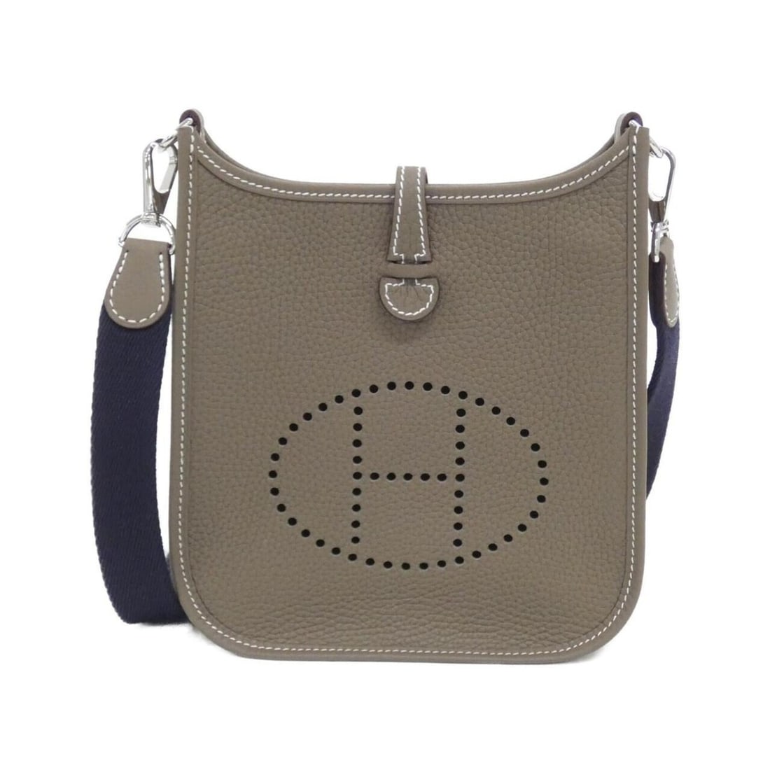 Hermes Evelyne Amazon 16cm 069426CK Shoulder Bag: --- Catalog ---Category: SizeSize (HxWxD): 18cm x 16cm x 5.5cm / 7.08'' x 6.29'' x 2.16''Category: DesignType: Shoulder bagColor: Blue indigo, Etoupe grayGender: Women,MenMaterial: Taurillon clemence 