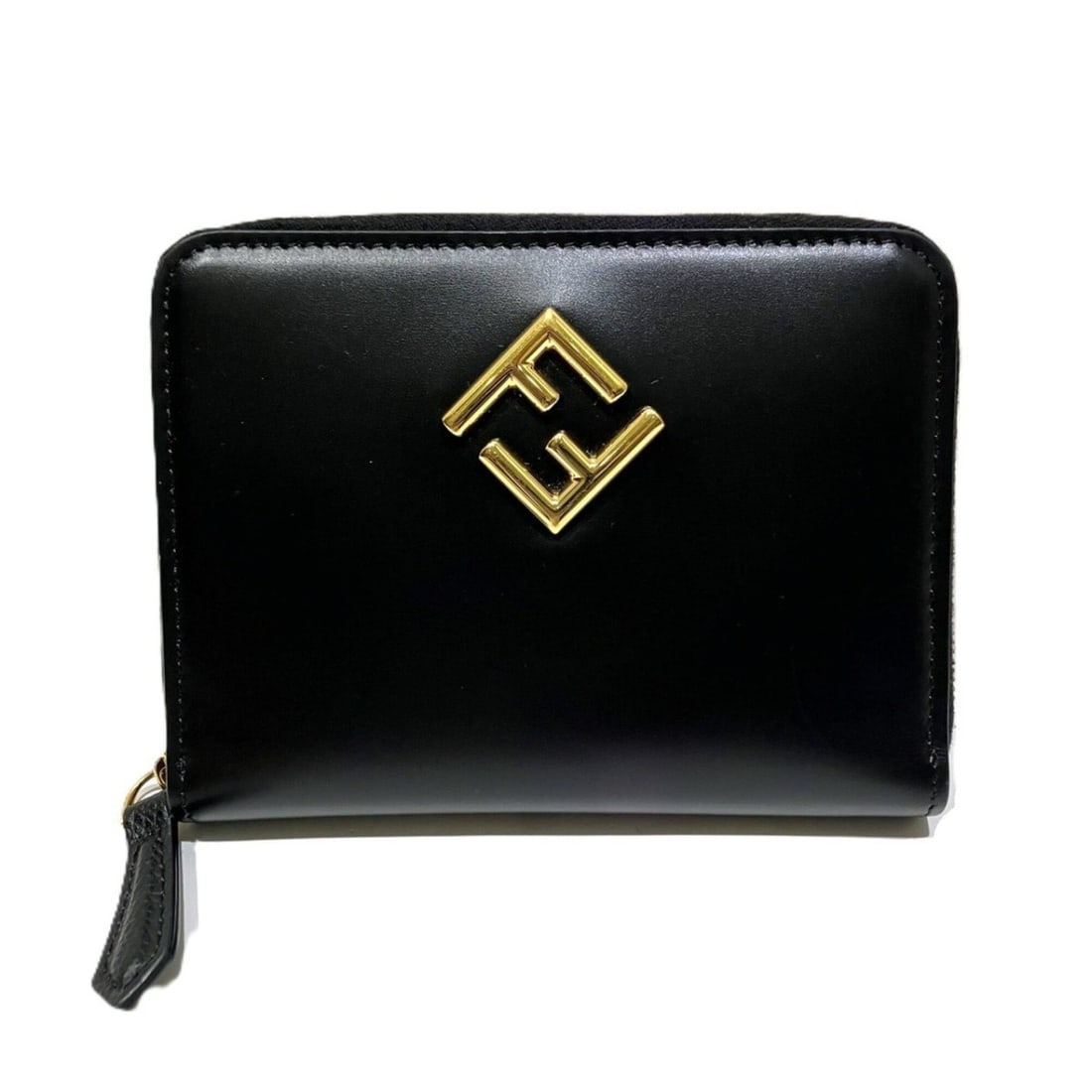 Fendi FENDI Bi-fold wallet FF Diamond Calf Leather 8M0508 ALV4: --- Catalog ---Category: SizeSize (HxWxD): 9.5cm x 13cm x 2cm / 3.74'' x 5.11'' x 0.78''Category: DesignType: Wallet (bi-fold)Color: BlackGender: WomenCategory: GeneralMPN: 8M0508Brand: Fendi--- Item