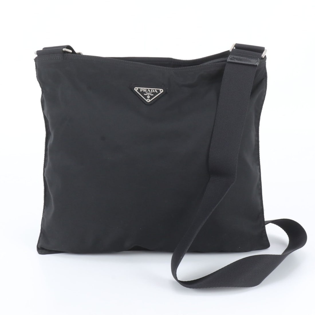 Prada Tessuto Nylon Triangle Logo Leather Shoulder Bag Messenger Black Men's: --- Catalog ---Category: SizeSize (HxWxD): 30cm x 31cm x 5cm / 11.81'' x 12.2'' x 1.96''Category: DesignType: Messenger bag, Shoulder bagColor: BlackGender: MenMaterial: Leather , Nylon Category: Gene