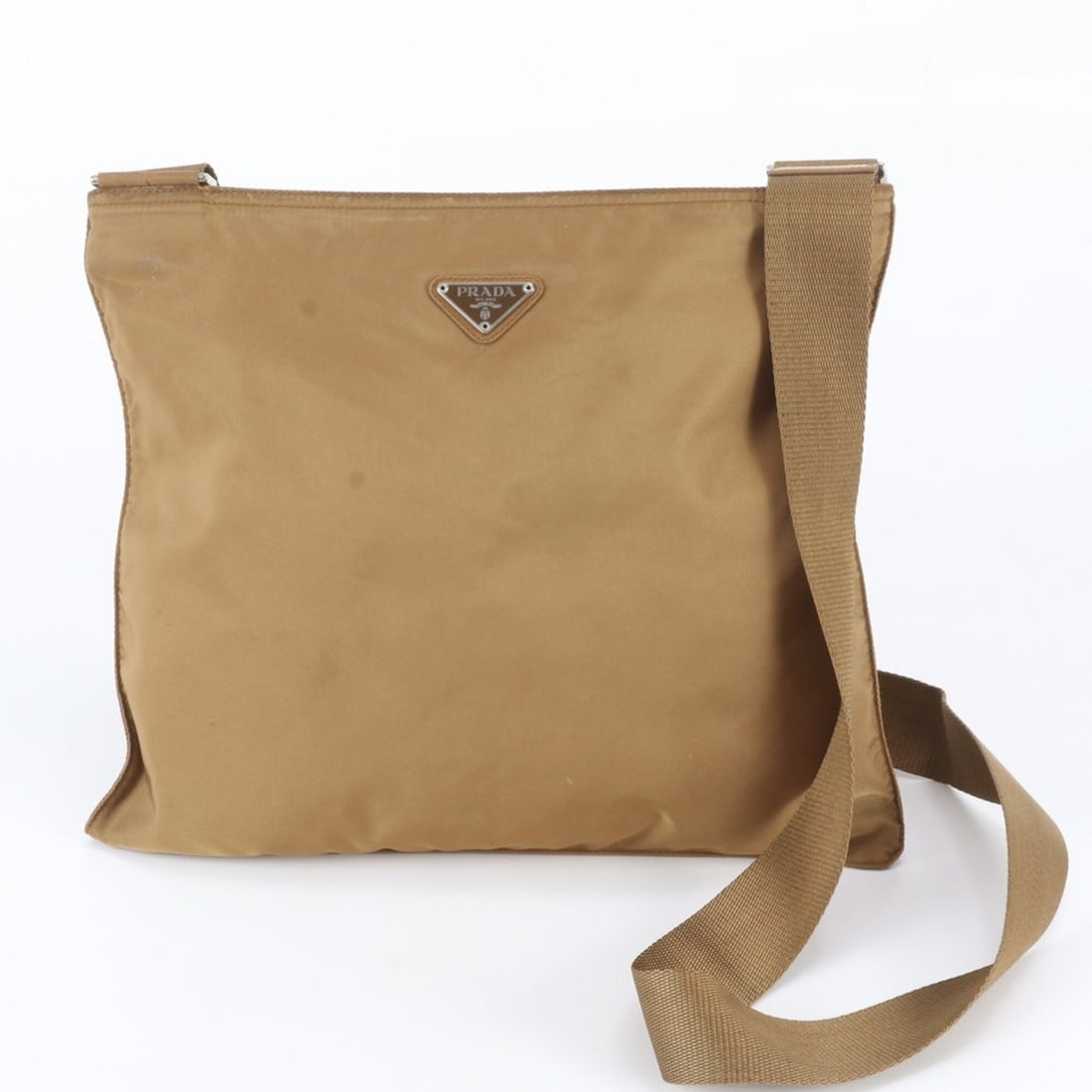Prada Tessuto Nylon Triangle Logo Leather Shoulder Bag Messenger for Men: --- Catalog ---Category: SizeSize (HxWxD): 25cm x 32cm x 5cm / 9.84'' x 12.59'' x 1.96''Category: DesignType: Messenger bag, Shoulder bagColor: BrownGender: MenMaterial: Leather , Nylon Category: Gene