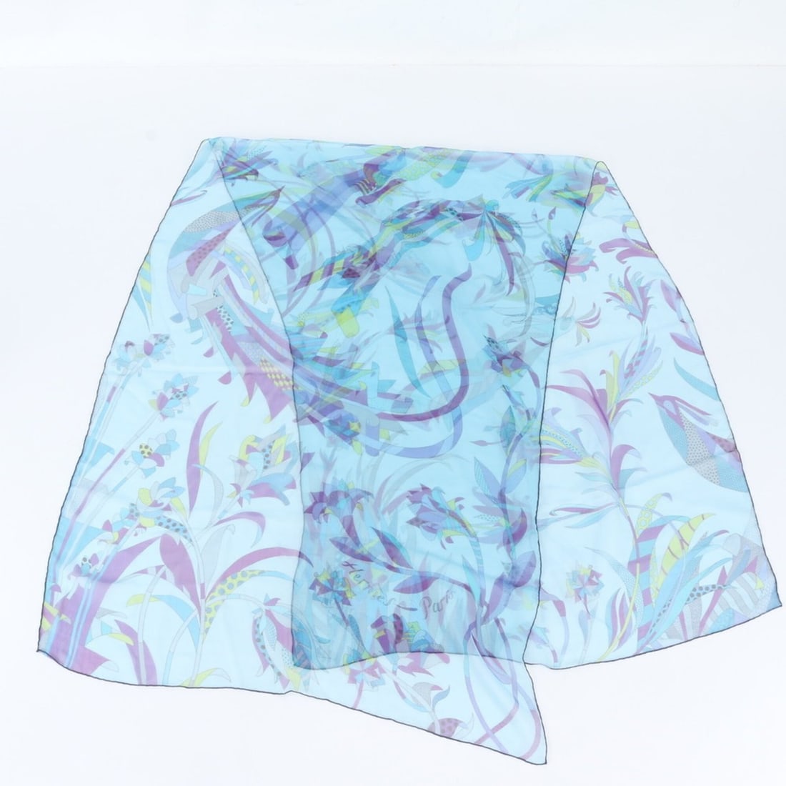 Hermes tagged, all-over print, 100% silk chiffon stole/scarf, blue, for women.: --- Catalog ---Category: SizeSize (LxW): 1.8m x 65cm / 70.86'' x 25.59''Category: DesignType: StoleColor: BlueGender: WomenMaterial: Silk Category: GeneralBrand: HermesCountry of Origin: France--- Ite