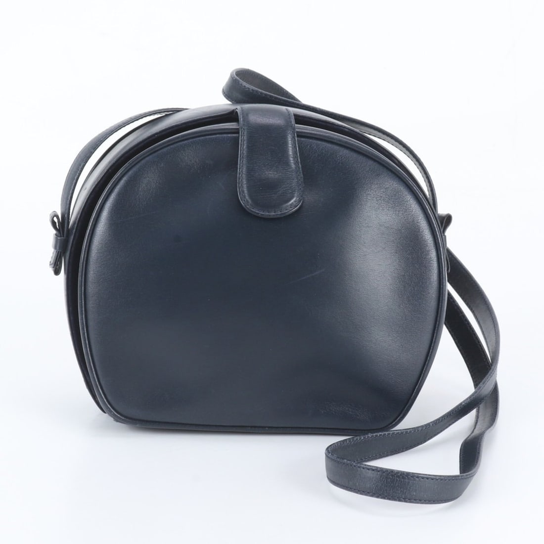 Gucci 007 406 0102 Leather Shoulder Bag Handbag Navy Blue Women's: --- Catalog ---Category: SizeSize (HxWxD): 17cm x 15cm x 7cm / 6.69'' x 5.9'' x 2.75''Category: DesignType: Handbag, Shoulder bagColor: NavyGender: WomenMaterial: Leather Category: GeneralMPN: 007 406