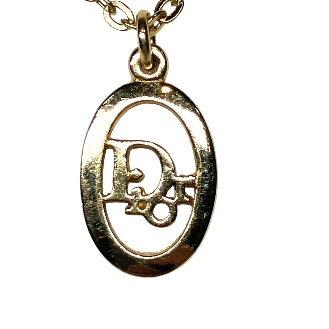 Christian Dior necklace, accessory, total weight 5g, 21cm, GP (gold plated).: --- Catalog ---Category: SizePendant Size: 15mm x 11.5mm / 0.59'' x 0.45''Category: DesignColor: GoldGender: WomenNecklace Type: NecklaceCategory: GeneralBrand: Christian Dior--- Item List ---Section: