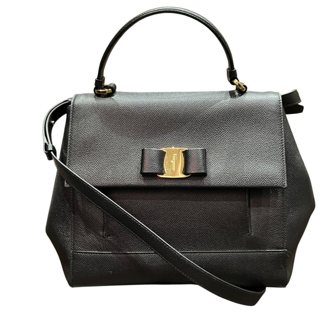 Salvatore Ferragamo Vara Ribbon Shoulder Bag Leather: --- Catalog ---Category: SizeSize (HxWxD): 21cm x 25cm x 13cm / 8.26'' x 9.84'' x 5.11''Category: DesignType: Shoulder bagColor: BlackGender: WomenMaterial: Leather Category: GeneralBrand: Salvatore F