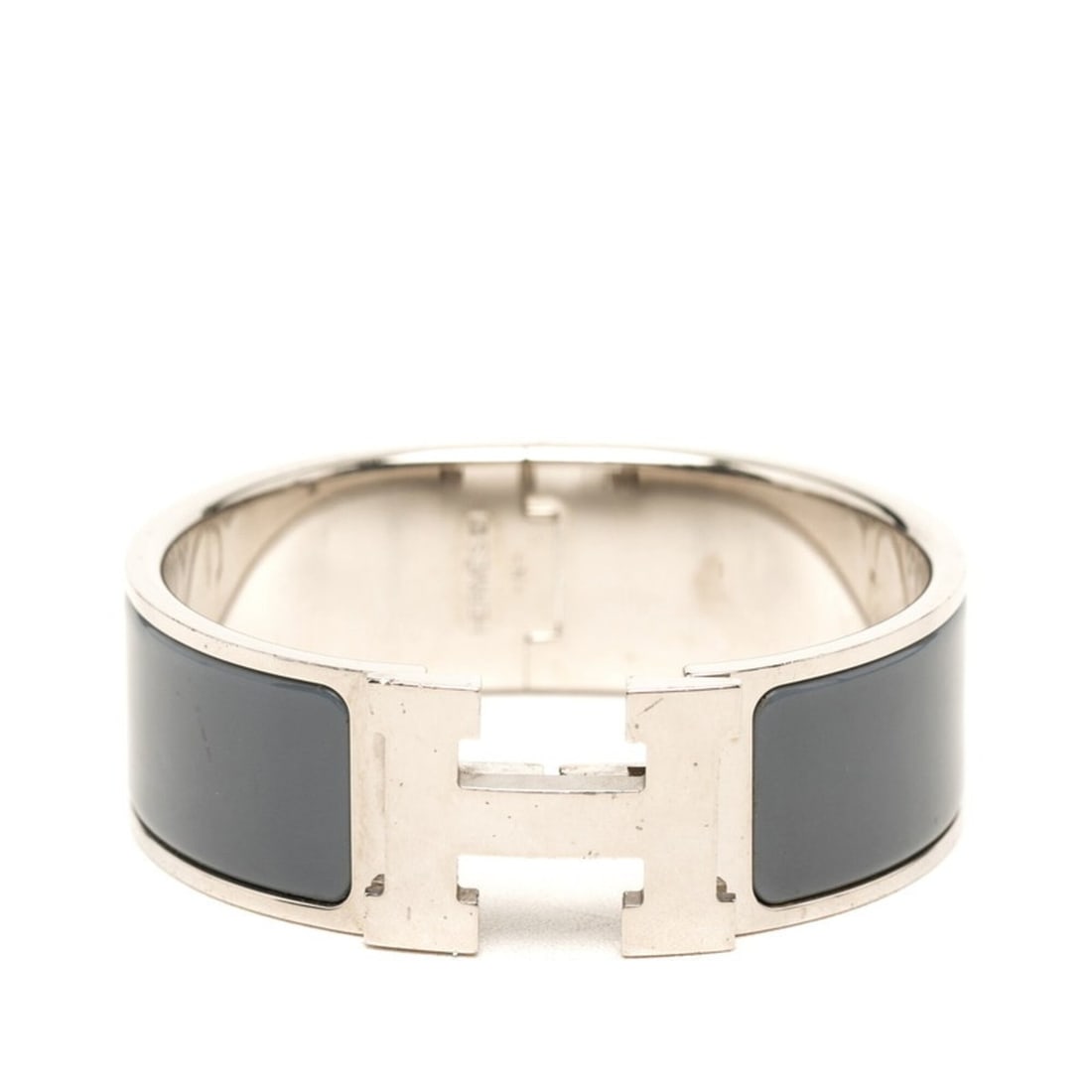 Hermes Clic Clac H PM Bracelet, Silver Gray Metal Enamel, Women's HERMES: --- Catalog ---Category: SizeLength: 19cm / 7.48''Category: DesignType: Charm braceletColor: Silver grayGender: WomenMaterial: Enamel, MetalCategory: GeneralBrand: Hermes--- Item List ---Section: Cond