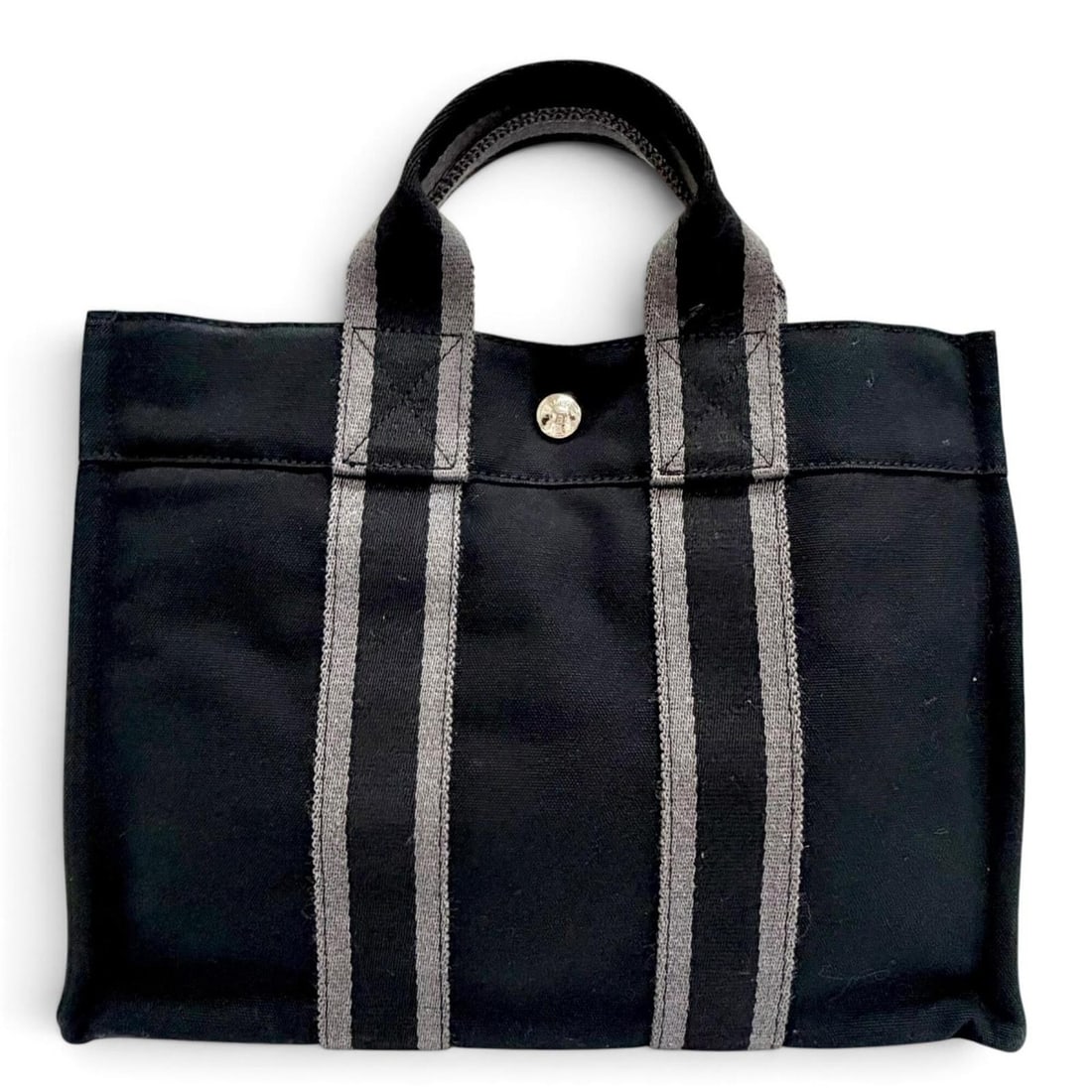 HERMES Fourre-Tout 100% Cotton Canvas Handbag/Tote Bag with Sellier Buttons, Black/Gray, Made in: --- Catalog ---Category: SizeSize (HxWxD): 22cm x 30cm x 8cm / 8.66'' x 11.81'' x 3.14''Category: DesignType: Handbag, Tote bagColor: Black, GrayGender: WomenMaterial: Cotton Category: GeneralBrand: