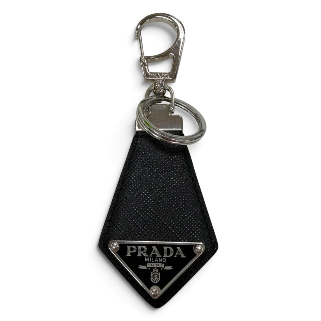 PRADA 2PP041 Saffiano Leather Triangle Logo Plate Keyring Keychain Black Silver Men's: --- Catalog ---Category: SizeSize (HxWxD): 14cm x 4.8cm / 5.51'' x 1.88''Category: DesignType: KeyringColor: Black, SilverGender: MenMaterial: LeatherLeather/Fur Type: Saffiano leatherCategory: Genera