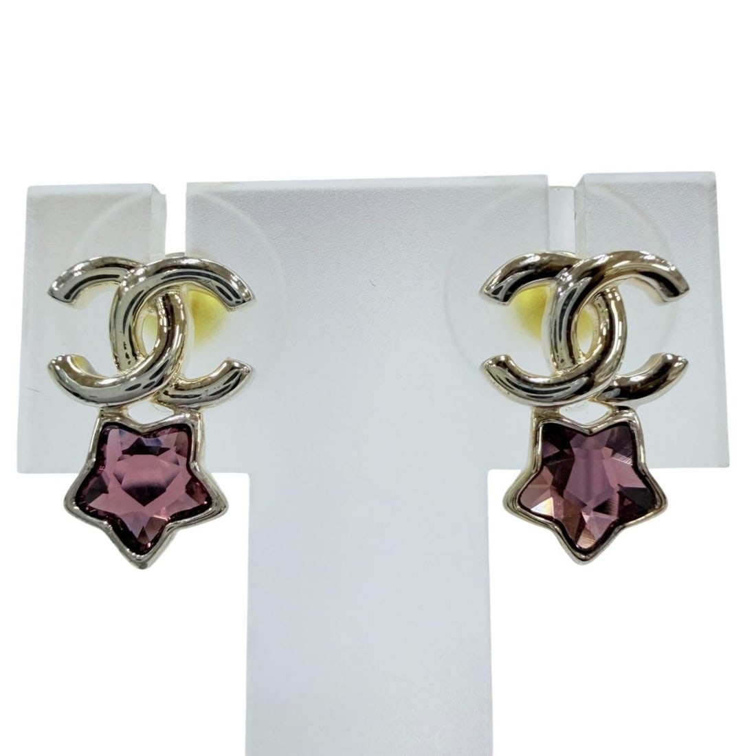 CHANEL B25P Coco Mark Star Crystal Earrings, Silver and Pink, Made in Italy, Women's.: --- Catalog ---Category: SizeSize (HxWxD): 15.00mm x 10.00mm / 0.59'' x 0.39''Category: DesignType: Stud earringsColor: Pink, SilverGender: WomenCategory: GeneralMPN: B25PBrand: ChanelCountry of Origi
