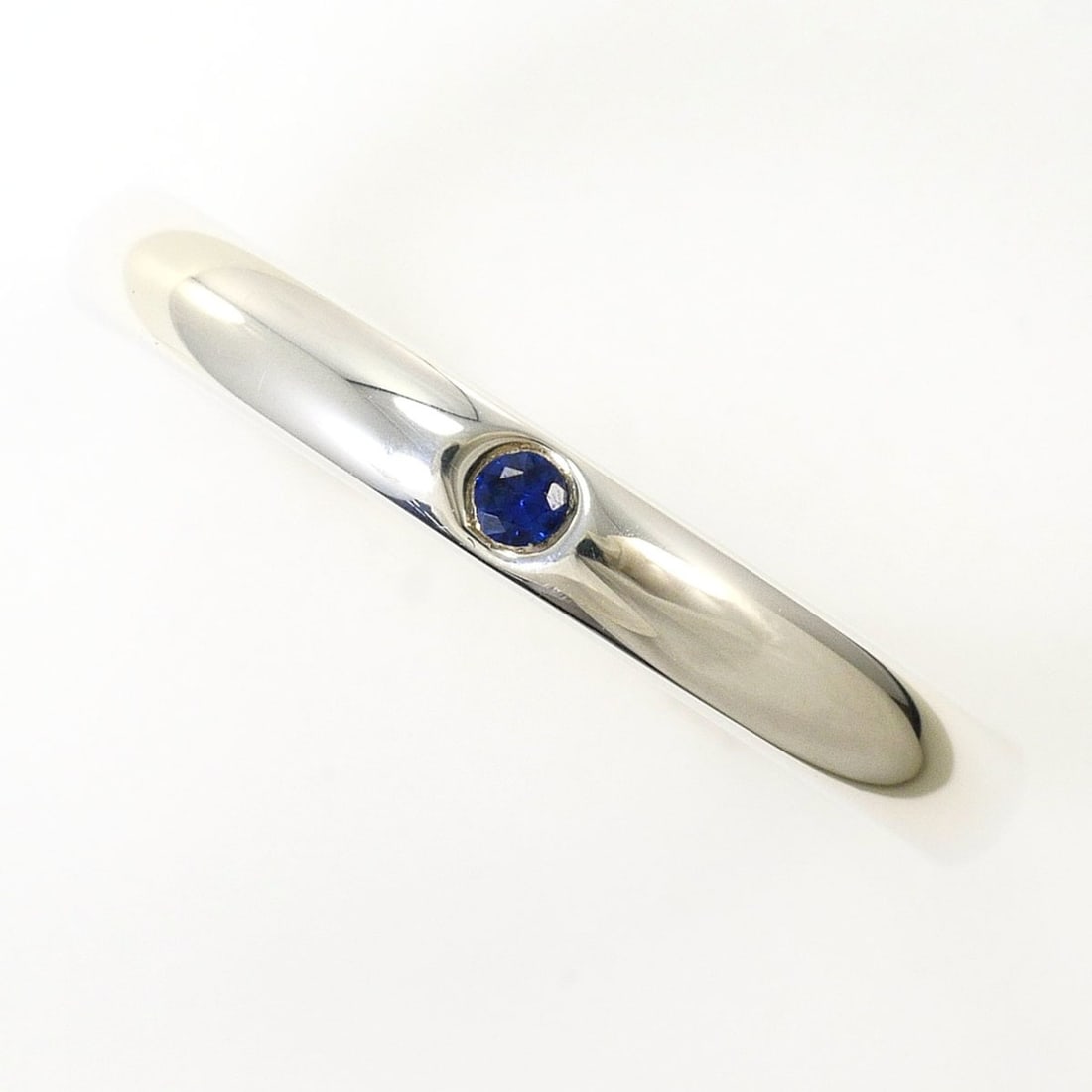 Tiffany & Co. Stacking Band Silver Ring with Sapphire, Total Weight 2.5g, Like New Condition.: --- Catalog ---Category: SizeWidth: 3mm / 0.12''Weight: 2.5g / 0.08oz.JP Size: 10US Size: 5.5Category: DesignType: Band ringStone: SapphireGender: WomenMaterial: Silver 925Category: GeneralBrand: Tiff