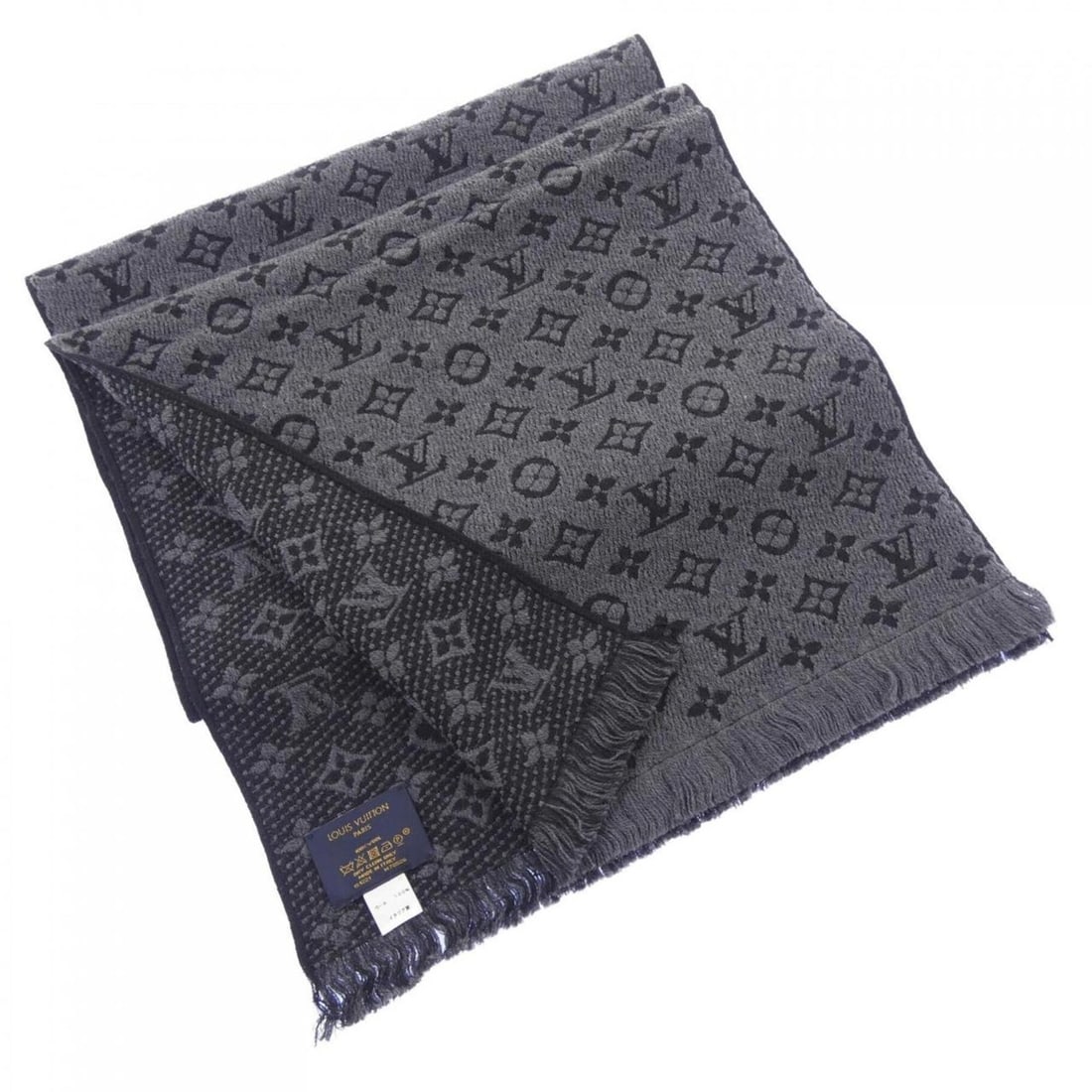Louis Vuitton Monogram Classic M78526 Scarf: --- Catalog ---Category: SizeSize (LxW): 1.76m x 39cm / 69.29'' x 15.35''Category: DesignType: StoleColor: Black, GrayGender: MenCategory: GeneralMPN: M78526Brand: Louis Vuitton--- Item List