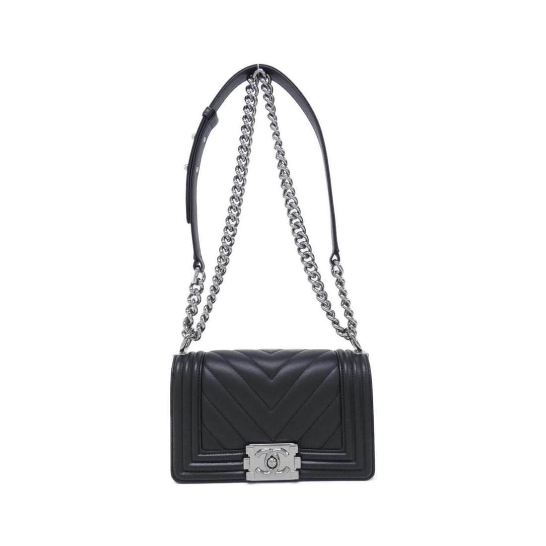 Chanel Boy line 67085 shoulder bag: --- Catalog ---Category: SizeSize (HxWxD): 12cm x 20cm x 7cm / 4.72'' x 7.87'' x 2.75''Category: DesignType: Shoulder bagColor: BlackGender: WomenMaterial: Leather Hardware Color: SilverLeather/Fur