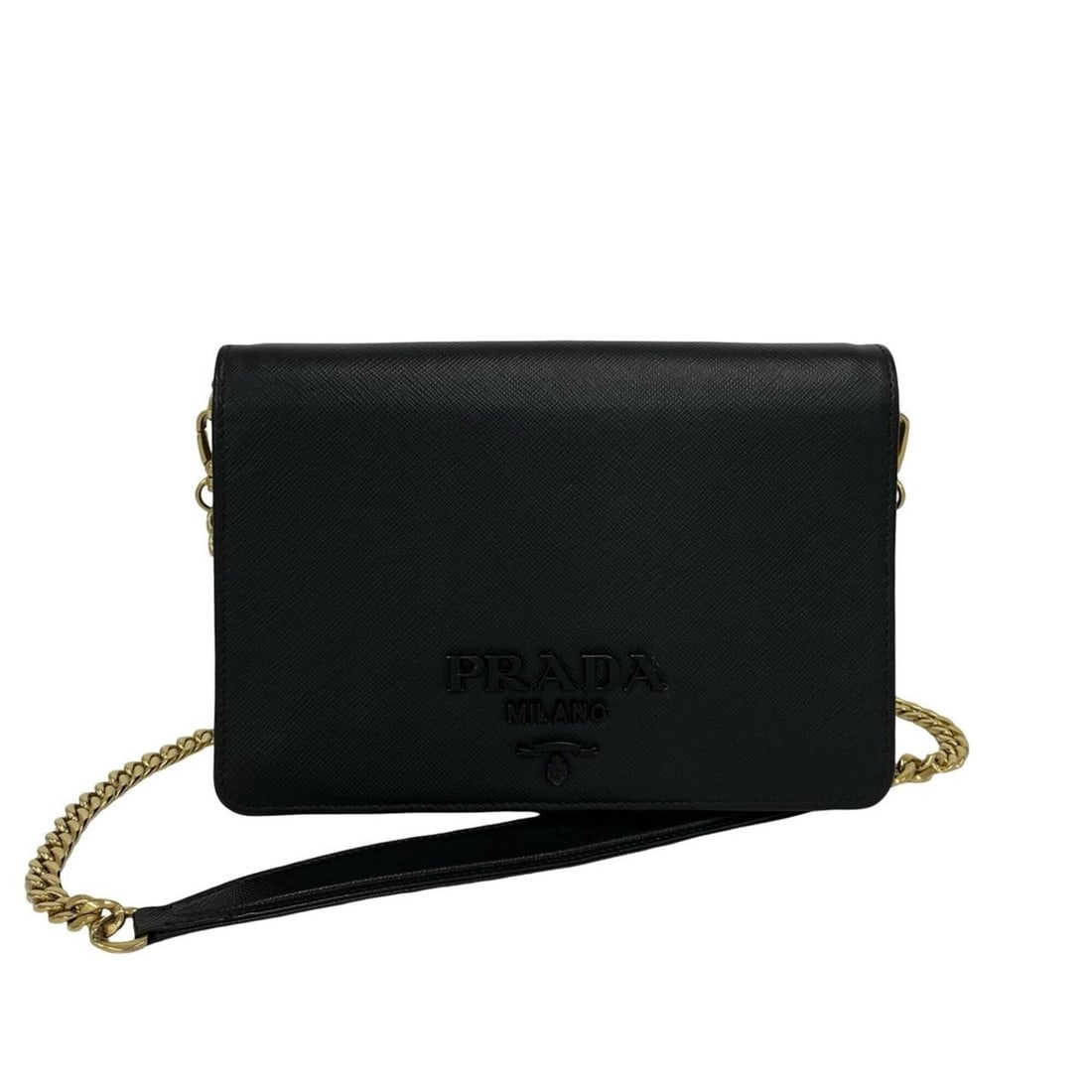 PRADA Prada logo hardware Saffiano leather genuine chain shoulder bag pochette sacoche black 01588: --- Catalog ---Category: SizeSize (HxWxD): 14cm x 20cm x 3cm / 5.51'' x 7.87'' x 1.18''Category: DesignType: Pochette, Shoulder bagColor: BlackGender: WomenMaterial: Leather Category: GeneralBrand: Pr