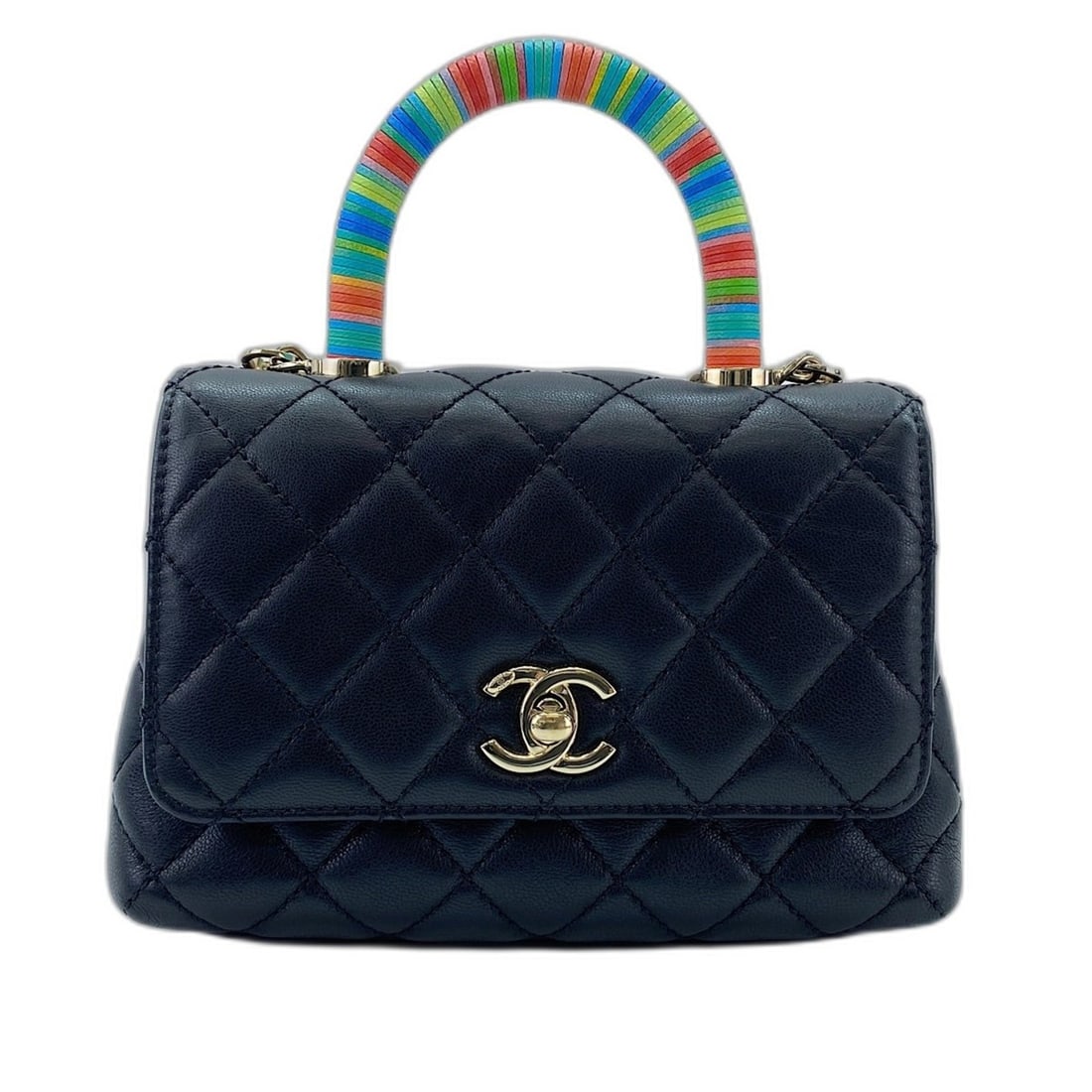 CHANEL Mini Matelassé Handbag, Black: --- Catalog ---Category: SizeSize (HxWxD): 12cm x 18cm x 8cm / 4.72'' x 7.08'' x 3.14''Category: DesignType: HandbagColor: BlackGender: WomenCategory: GeneralBrand: Chanel--- Item List ---Section: Con