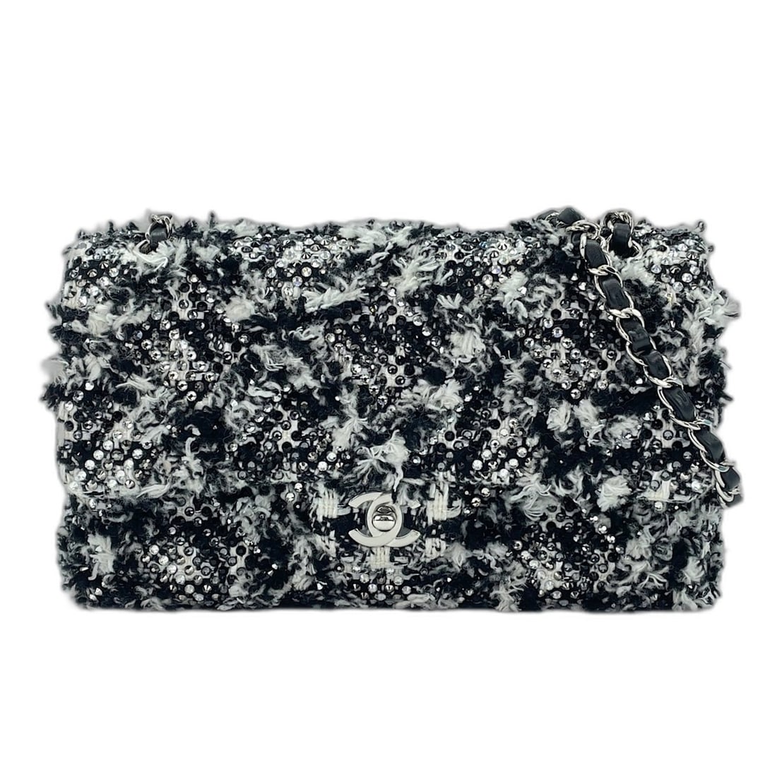 CHANEL Shoulder Bag, Black: --- Catalog ---Category: SizeSize (HxWxD): 16cm x 25cm x 6.5cm / 6.29'' x 9.84'' x 2.55''Category: DesignType: Shoulder bagColor: BlackGender: WomenCategory: GeneralBrand: Chanel--- Item List