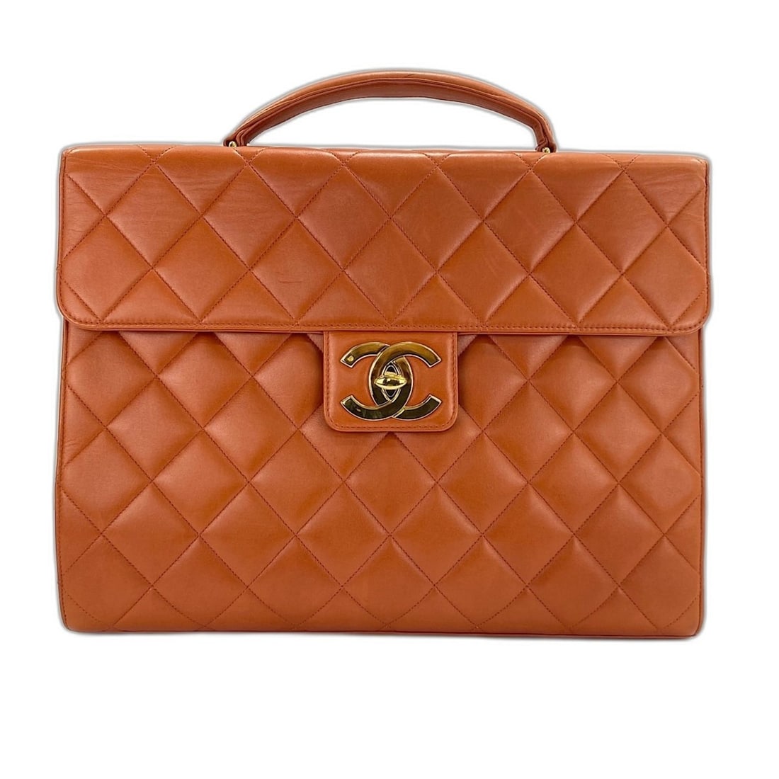 CHANEL Matelassé handbag, orange: --- Catalog ---Category: SizeSize (HxWxD): 29cm x 38cm x 6cm / 11.41'' x 14.96'' x 2.36''Category: DesignType: HandbagColor: OrangeGender: WomenCategory: GeneralBrand: Chanel--- Item List ---Section: