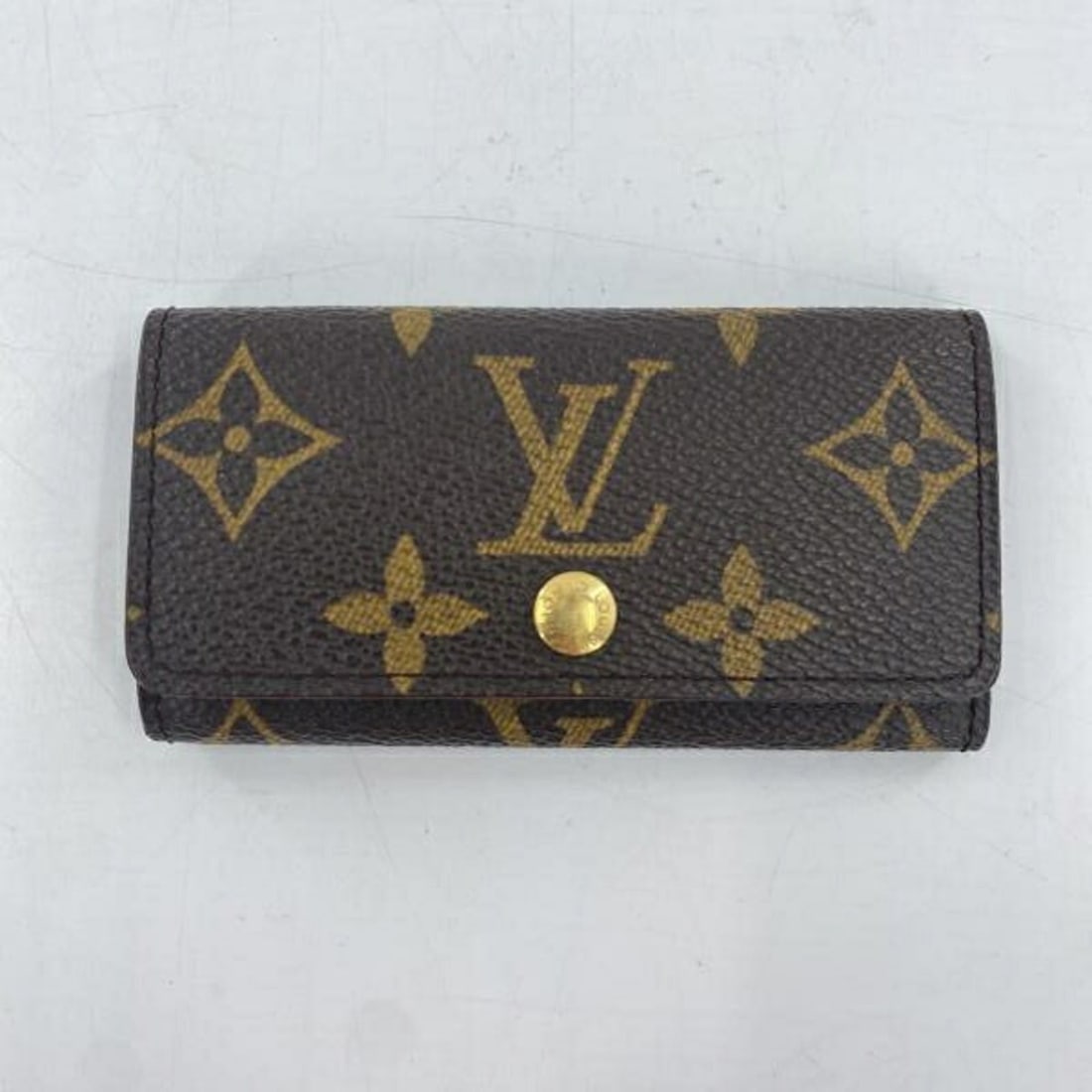 LOUIS VUITTON Multicles 4 Key Case M62631 Monogram Brown Louis Vuitton: --- Catalog ---Category: DesignType: KeycaseColor: BrownGender: Men,WomenMaterial: Monogram Category: GeneralLine: MonogramBrand: Louis VuittonModel: 4 Key case M62631Country of Origin: FranceCategory