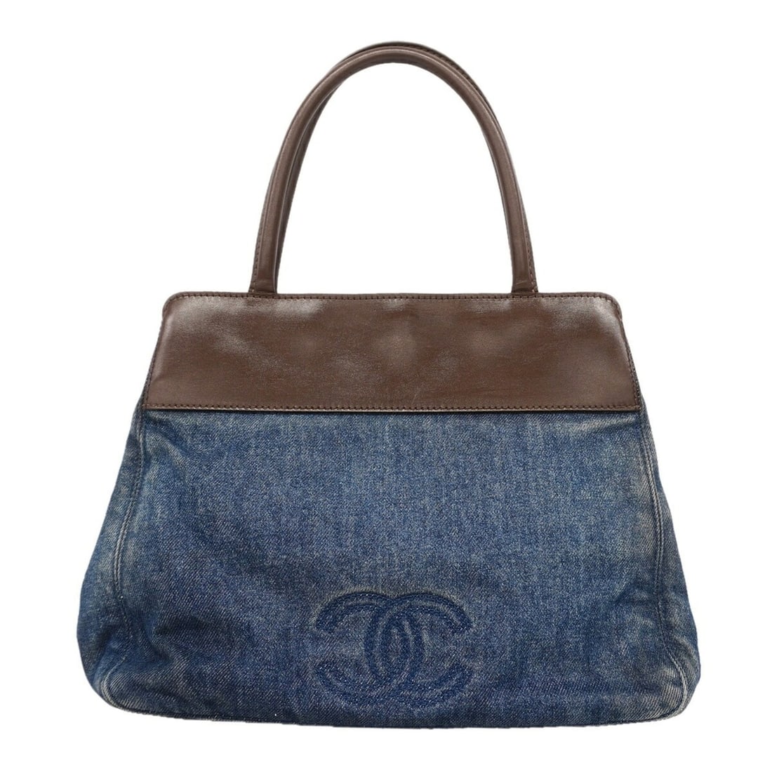 Chanel tote bag, denim blue and brown, for women.: --- Catalog ---Category: SizeSize (HxWxD): 26.5cm x 32cm x 10cm / 10.43'' x 12.59'' x 3.93''Category: DesignType: Tote bagColor: Blue, BrownGender: WomenMaterial: Denim Hardware Color: SilverCategory:
