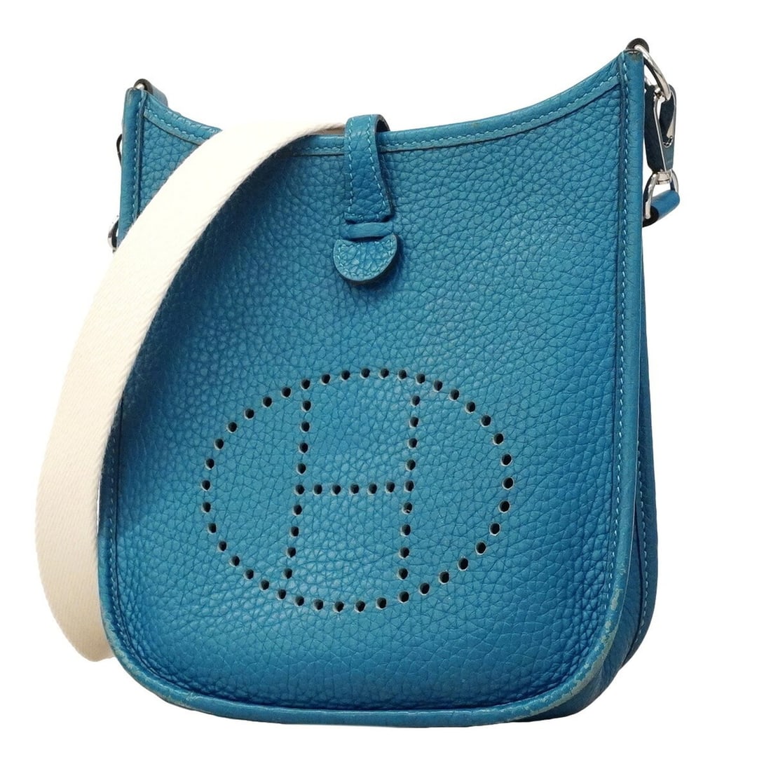 Hermes Shoulder Bag Evelyne TPM Taurillon Clemence Munhos Y Stamp Ladies: --- Catalog ---Category: SizeSize (HxWxD): 18cm x 17.5cm x 5.5cm / 7.08'' x 6.88'' x 2.16''Category: DesignType: Shoulder bagColor: BlueGender: WomenMaterial: Taurillon clemence leather Hardware Color