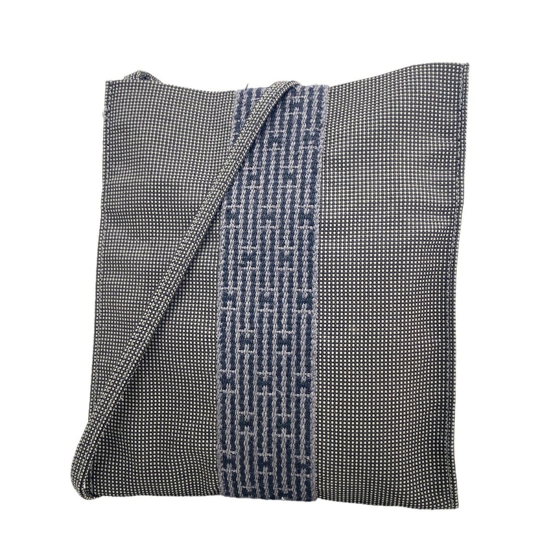 Hermes Shoulder Bag, Herline Pochette, Nylon, Gray, Women's: --- Catalog ---Category: SizeSize (HxWxD): 19cm x 16.5cm x 1cm / 7.48'' x 6.49'' x 0.39''Category: DesignType: Shoulder bagColor: GrayGender: WomenMaterial: Nylon Category: GeneralBrand: Hermes--- Ite