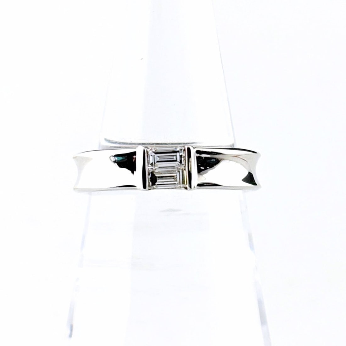 Tiffany & Co. Stacking Band Diamond Ring, 750 Diamond, Women's: --- Catalog ---Category: SizeJP Size: 11US Size: 6Category: DesignType: Band ringStone: DiamondGender: WomenCategory: GeneralBrand: Tiffany--- Item List ---Section: ConditionRanking: Rank AB Used - Tr