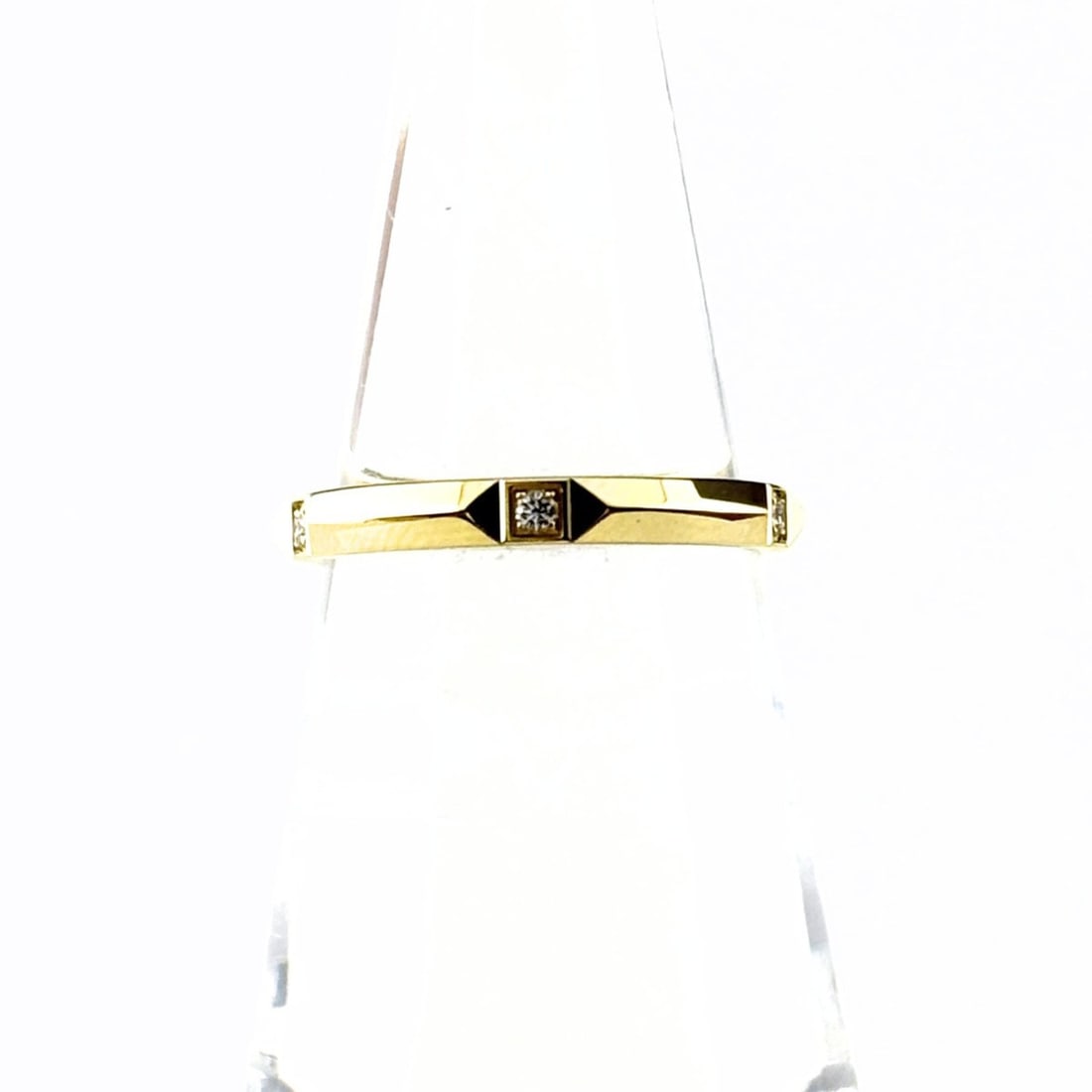 Tiffany & Co. True Band YG Yellow Gold Ring with Small Diamonds (750 Diamond) - Women's: --- Catalog ---Category: SizeJP Size: 10US Size: 5.5Category: DesignType: Band ringStone: DiamondGender: WomenMaterial: Yellow gold (18K)Category: GeneralBrand: Tiffany--- Item List ---Section: Condit