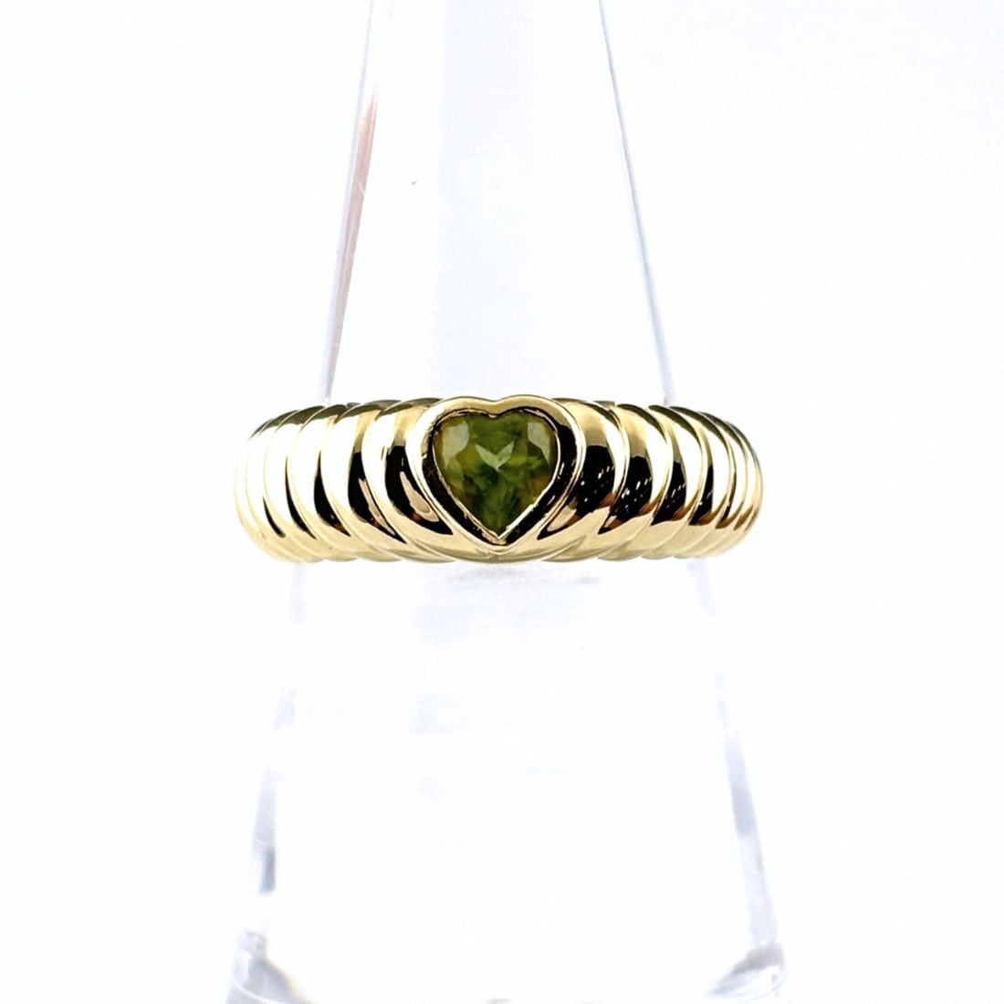 Tiffany & Co. Ribbed Friendship YG Yellow Gold Ring with Peridot (750) - Women's: --- Catalog ---Category: SizeJP Size: 12.5US Size: 6.5Category: DesignType: Band ringStone: PeridotGender: WomenMaterial: Yellow gold (18K)Category: GeneralBrand: Tiffany--- Item List ---Section: Cond