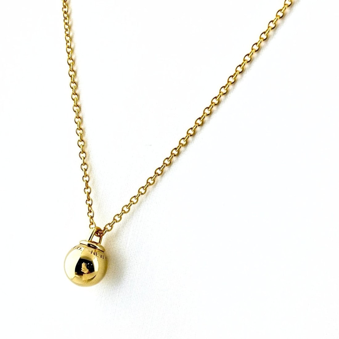 Tiffany & Co. Hardware Ball YG Yellow Gold Pendant Necklace 750 for Women: --- Catalog ---Category: SizePendant Size: 10.8mm x 7.6mm / 0.42'' x 0.29''Neck Circumference: 46 cm / 18.11''Category: DesignGender: WomenMaterial: Yellow gold (18K)Necklace Type: NecklaceCategory: G