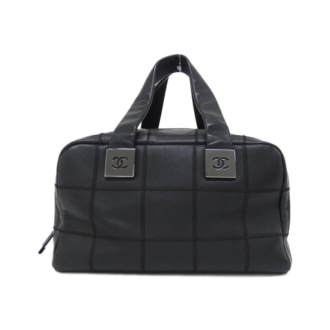 Chanel 24184 handbag: --- Catalog ---Category: SizeSize (HxWxD): 16cm x 28cm x 20cm / 6.29'' x 11.02'' x 7.87''Category: DesignType: HandbagColor: BlackGender: WomenMaterial: Grained Calfskin Hardware Color: SilverCategory