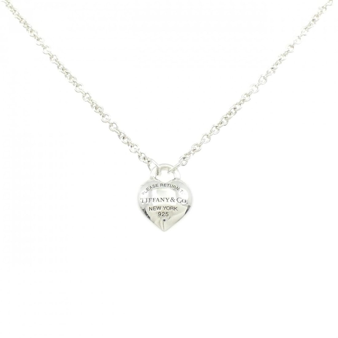 Tiffany & Co. Return to Necklace: --- Catalog ---Category: SizePendant Size: 14.7mm x 11.6mm / 0.57'' x 0.45''Neck Circumference: 40 cm / 15.74''Category: DesignGender: WomenMaterial: Silver 925Pendant Type: PendantNecklace Type:
