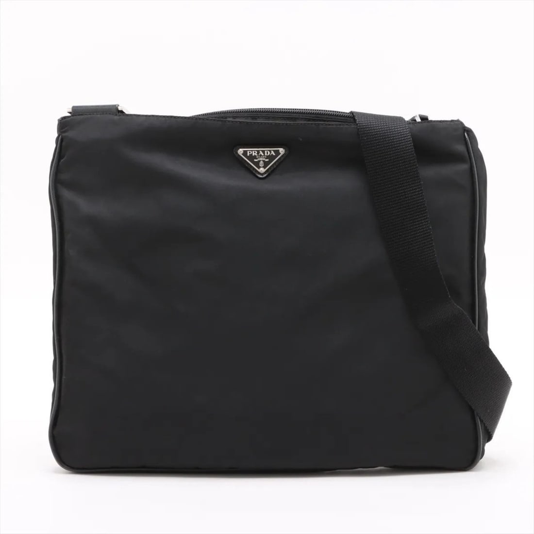 Prada Tessuto Nylon Triangle Logo Leather Shoulder Bag Messenger for Men: --- Catalog ---Category: SizeSize (HxWxD): 29.5cm x 35cm x 3.5cm / 11.61'' x 13.77'' x 1.37''Category: DesignType: Messenger bag, Shoulder bagColor: BlackGender: MenMaterial: Leather , Nylon Category: