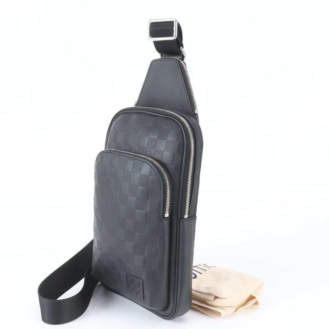 Louis Vuitton Damier Infini Avenue Sling Bag with RFID, N45303, Leather Body for Men: --- Catalog ---Category: SizeSize (HxWxD): 30cm x 18cm x 3cm / 11.81'' x 7.08'' x 1.18''Category: DesignType: Sling bagColor: OnyxGender: MenMaterial: Leather Category: GeneralMPN: N45303Brand: Louis 