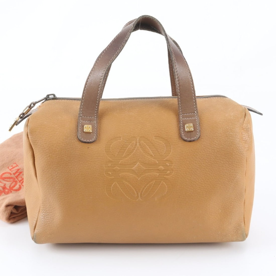 Loewe Anagram Mini Boston Bag Leather Handbag Tote for Women: --- Catalog ---Category: SizeSize (HxWxD): 17cm x 28cm x 14cm / 6.69'' x 11.02'' x 5.51''Category: DesignType: Boston bag, Handbag, Tote bagColor: Light brownGender: WomenMaterial: Leather Category: G