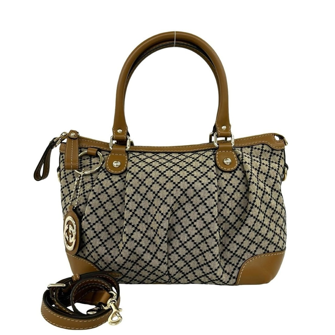GUCCI Sukey Diamante Canvas Leather 2-way Handbag/Shoulder Bag, Beige, 836-3: --- Catalog ---Category: SizeSize (HxWxD): 25cm x 43.5cm x 13cm / 9.84'' x 17.12'' x 5.11''Category: DesignType: Handbag, Shoulder bagColor: Beige, BlackGender: WomenMaterial: Canvas , Leather Categor