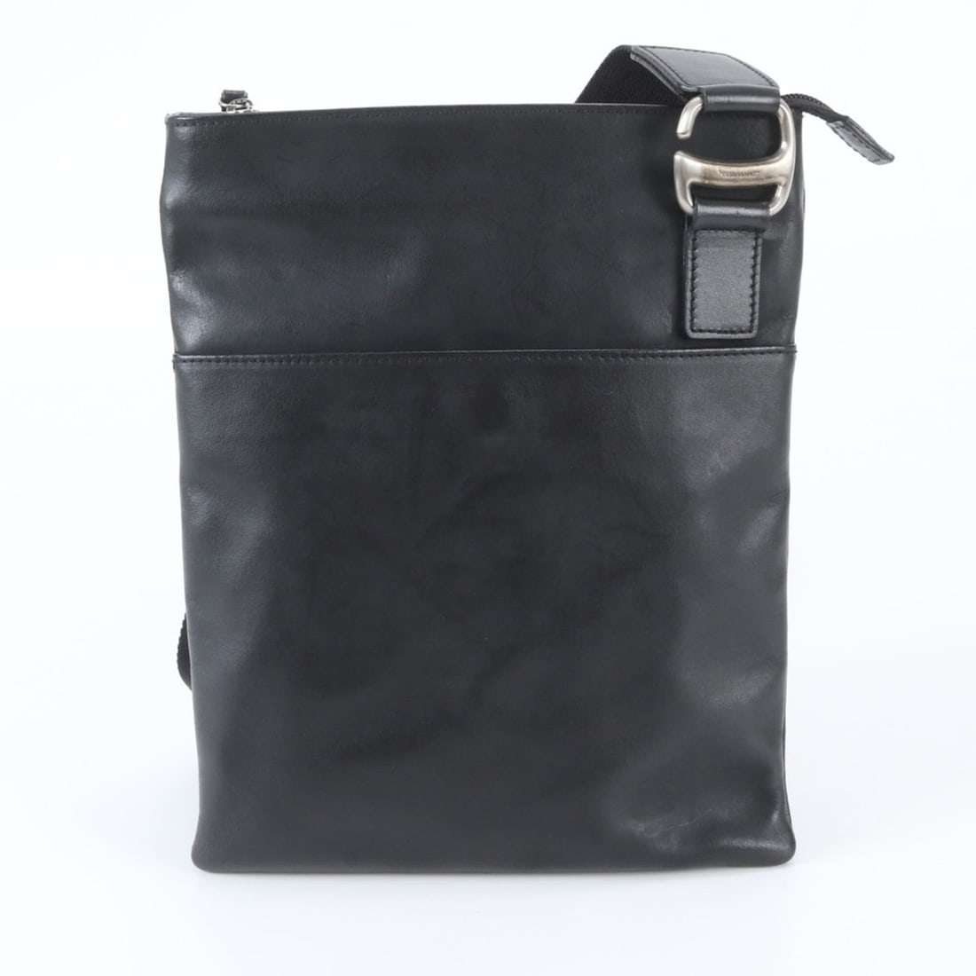 Salvatore Ferragamo 8914 Leather Shoulder Bag Messenger Black Men's: --- Catalog ---Category: SizeSize (HxWxD): 30cm x 23cm x 2cm / 11.81'' x 9.05'' x 0.78''Category: DesignType: Messenger bag, Shoulder bagColor: BlackGender: MenMaterial: Leather Category: GeneralMPN: 