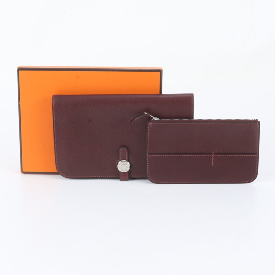 Hermes Dogon Duo GM Leather Long Wallet with Coin Purse (H Stamp) - Men's & Women's: --- Catalog ---Category: SizeSize (HxWxD): 12.5cm x 20cm x 1.5cm / 4.92'' x 7.87'' x 0.59''Category: DesignType: Long wallet (bi-fold)Color: Red color, WineGender: Men,WomenMaterial: Leather Category: