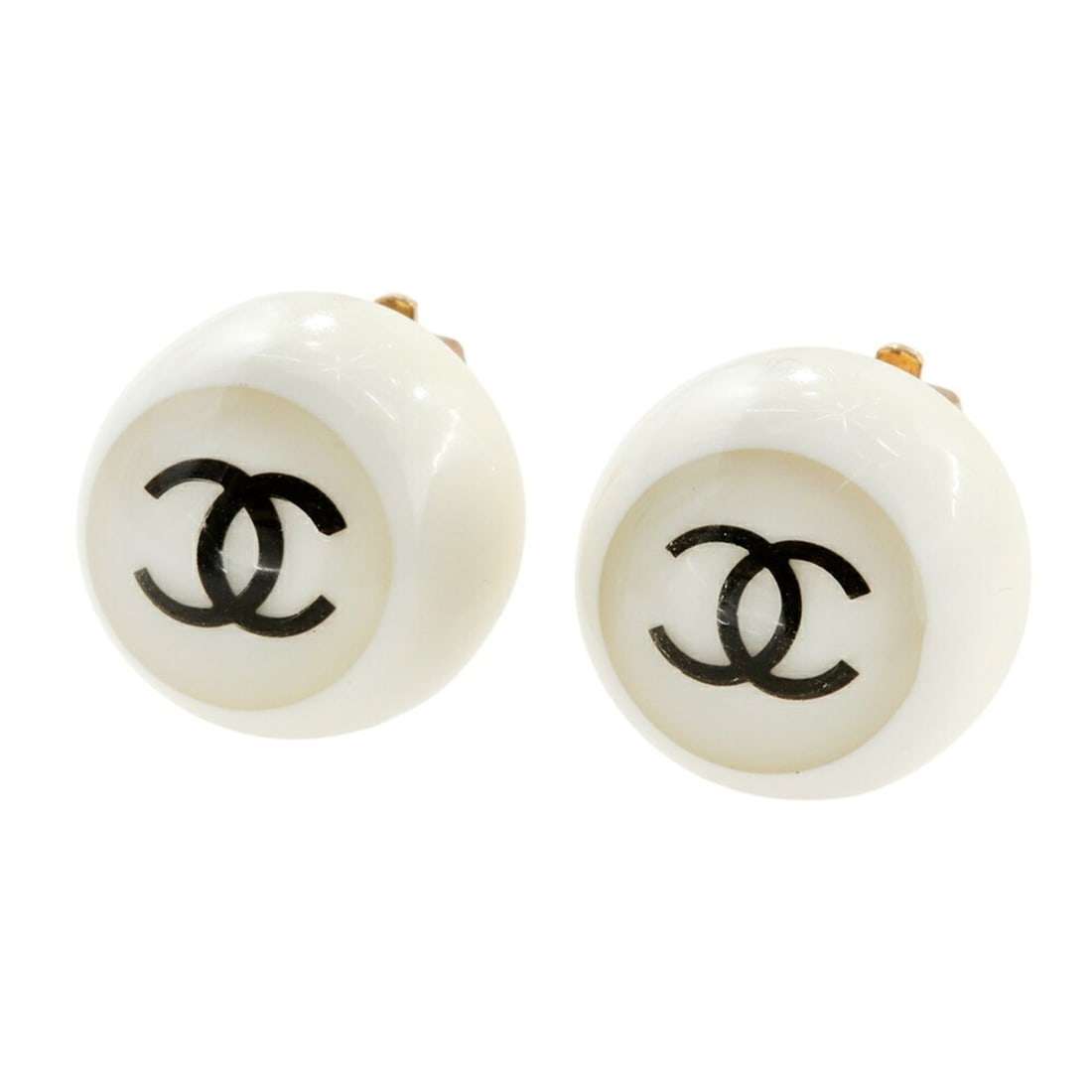 Chanel Coco Mark Earrings 01P GP Plastic White: --- Catalog ---Category: SizeSize (HxWxD): 17.00mm x 17.00mm / 0.67'' x 0.67''Category: DesignType: Clip earringsColor: Gold, WhiteGender: WomenMaterial: Gold plating, PlasticCategory: GeneralMPN: 01P