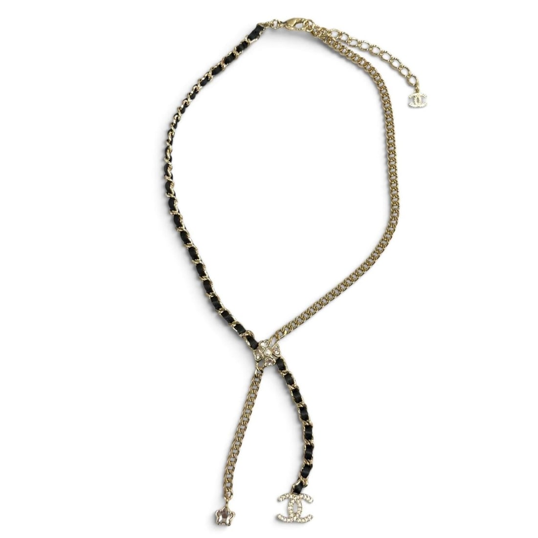 CHANEL I25B ABG287 Coco Mark Leather Star Clover Chain Necklace Gold Black Made in Italy Women's: --- Catalog ---Category: SizePendant Size: 10mm x 15mm / 0.39'' x 0.59''Neck Circumference: 39 cm - 44 cm / 15.35'' - 17.32''Category: DesignColor: Black, GoldGender: WomenNecklace Type: NecklaceCateg