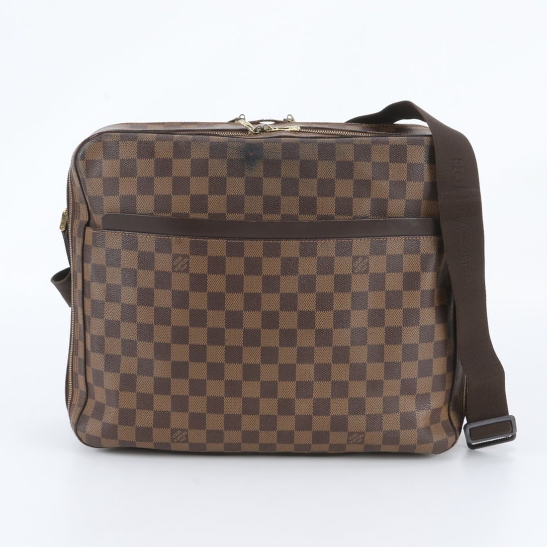 Louis Vuitton Damier Dorsoduro N45251 Leather Shoulder Bag Messenger Business for Men: --- Catalog ---Category: SizeSize (HxWxD): 32cm x 37cm x 14cm / 12.59'' x 14.56'' x 5.51''Category: DesignType: Messenger bag, Shoulder bagColor: BrownGender: MenMaterial: Leather , Coated canvas Cate