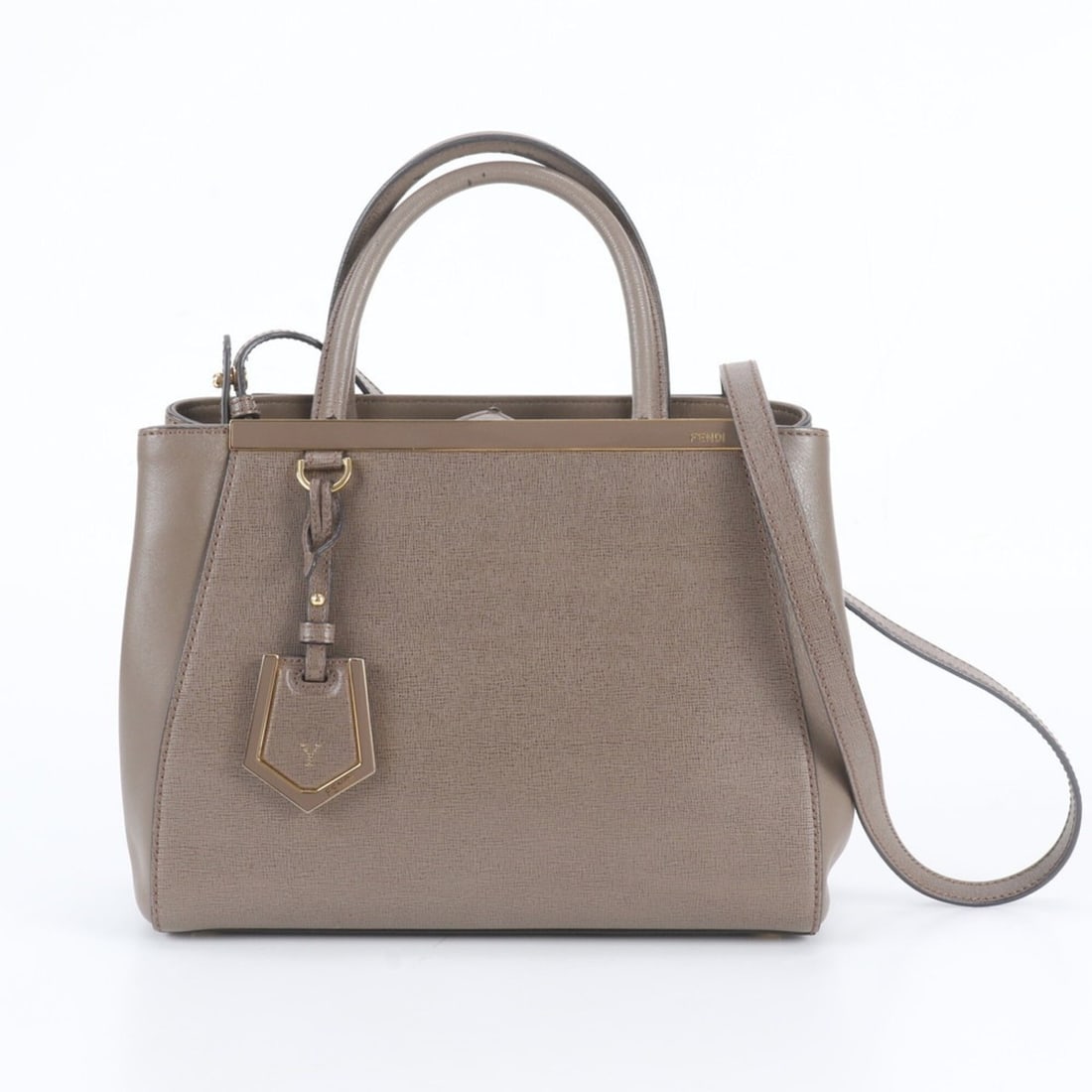 Fendi Toujours Petite Leather 2-Way Shoulder Bag, Handbag, Tote Bag for Women: --- Catalog ---Category: SizeSize (HxWxD): 21cm x 26cm x 10cm / 8.26'' x 10.23'' x 3.93''Category: DesignType: Handbag, Shoulder bag, Tote bagColor: BrownGender: WomenMaterial: Leather Category: Gener