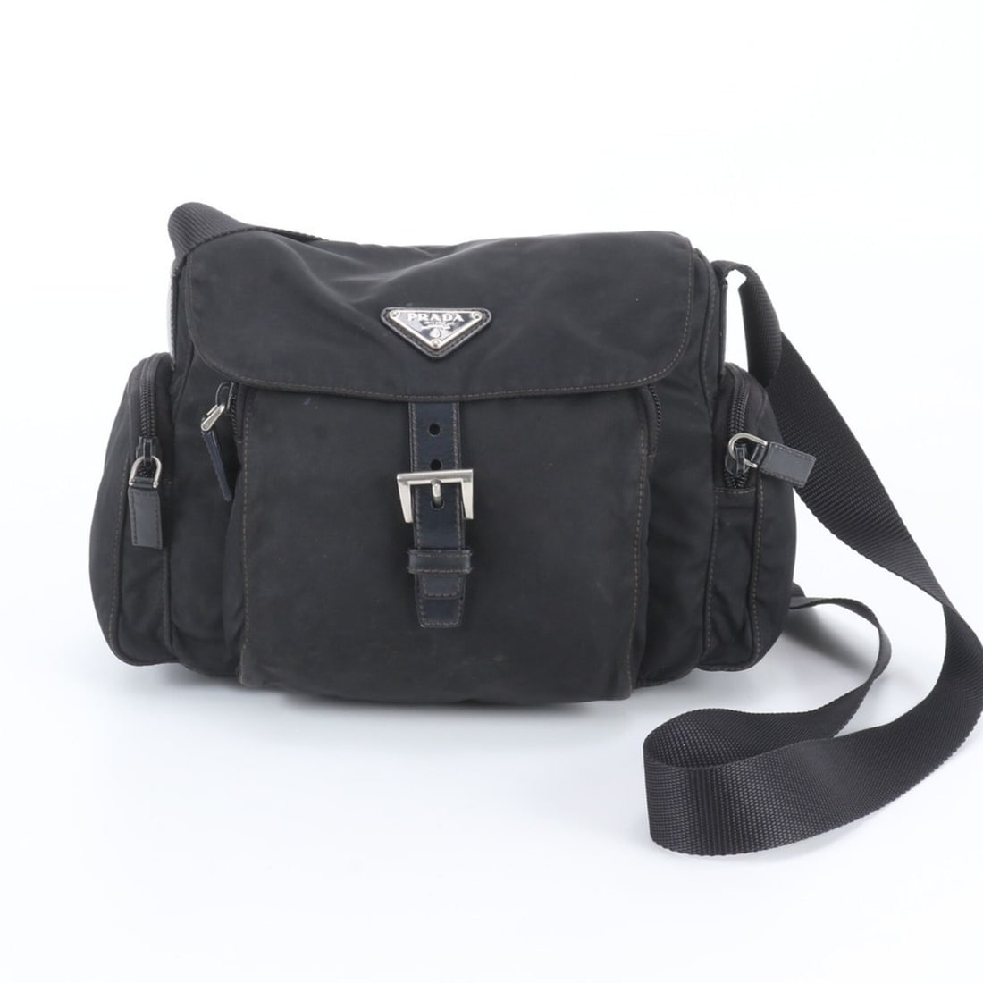 Prada Tessuto Nylon Triangle Logo Leather Shoulder Bag Messenger Black Men's: --- Catalog ---Category: SizeSize (HxWxD): 20cm x 28cm x 8cm / 7.87'' x 11.02'' x 3.14''Category: DesignType: Messenger bag, Shoulder bagColor: BlackGender: MenMaterial: Leather , Nylon Category: Gene