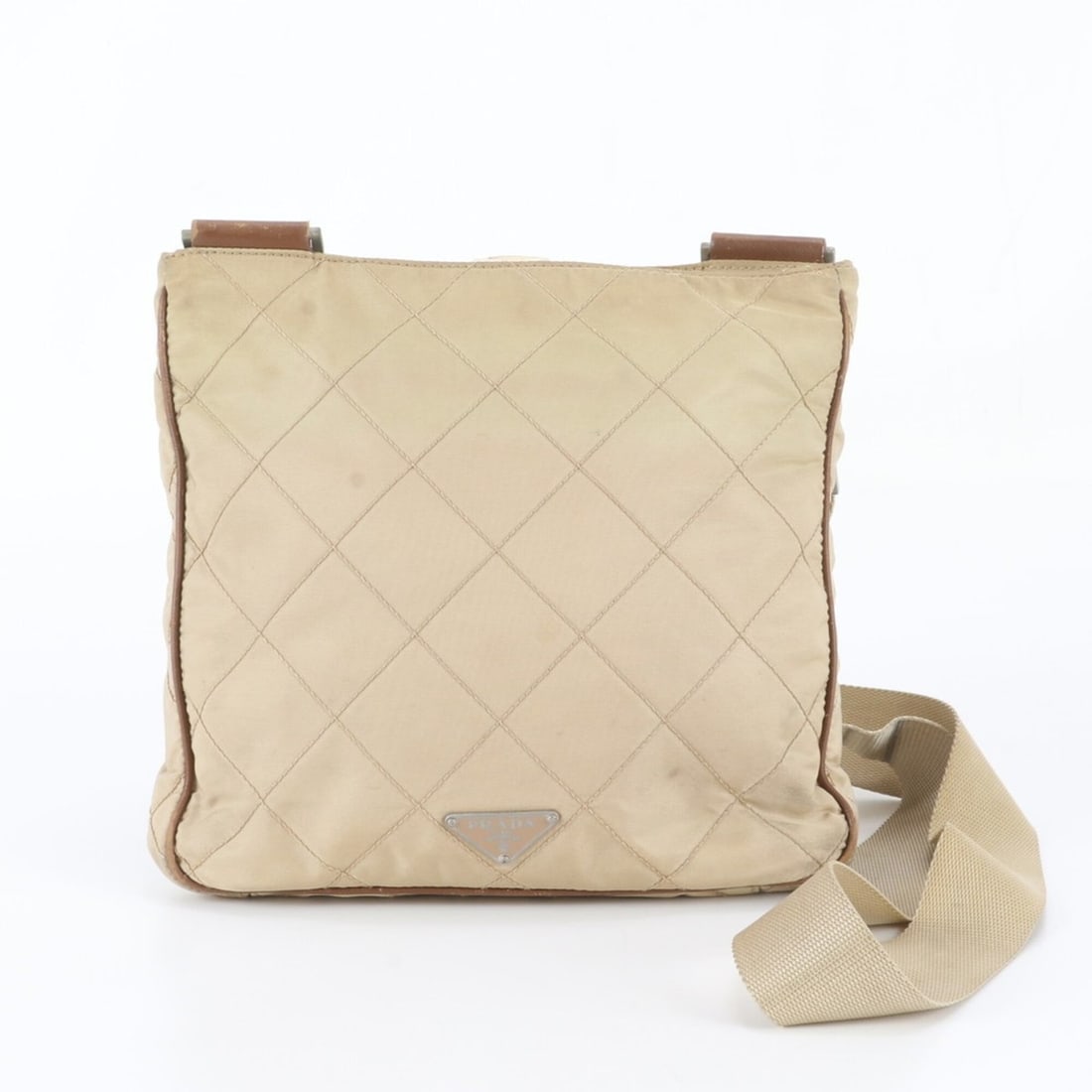 Prada Tessuto Nylon Quilted Triangle Logo Leather Shoulder Bag for Men: --- Catalog ---Category: SizeSize (HxWxD): 22cm x 23cm x 3cm / 8.66'' x 9.05'' x 1.18''Category: DesignType: Shoulder bagColor: BrownGender: MenMaterial: Leather , Nylon Category: GeneralBrand: PradaC