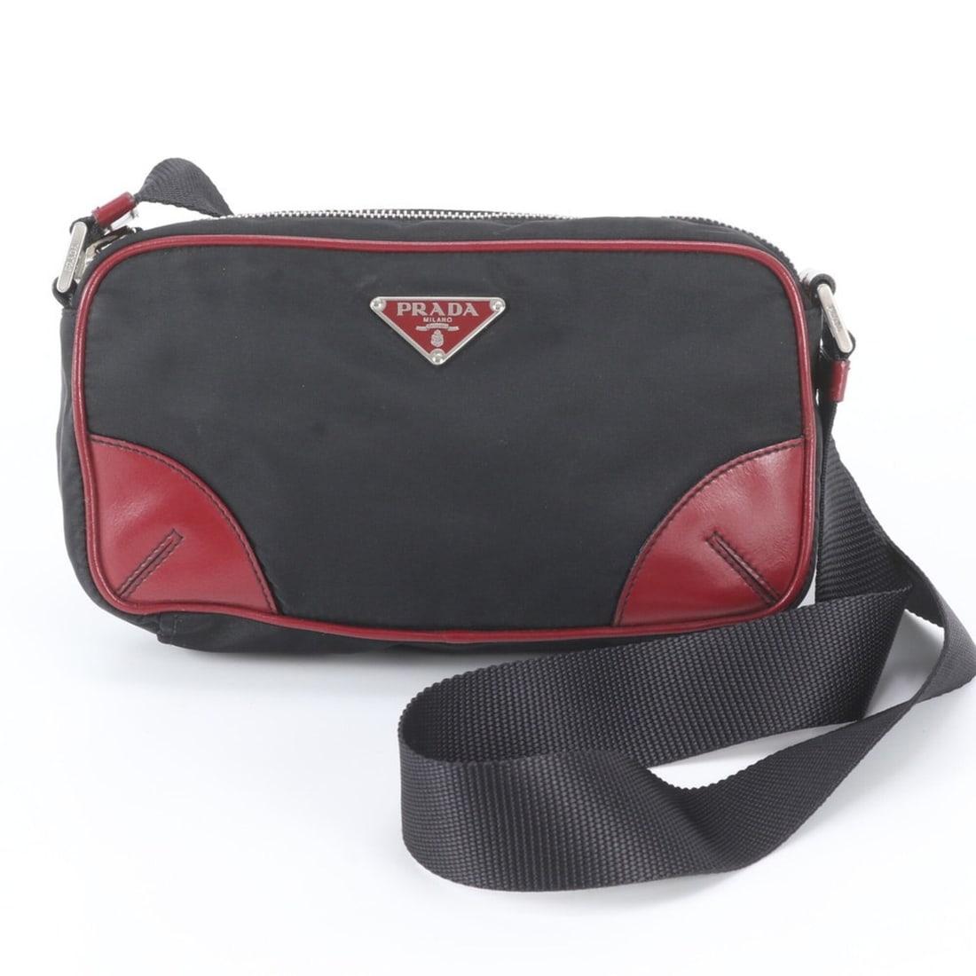 Prada Tessuto Nylon Triangle Logo Leather Shoulder Bag Messenger Black Men's: --- Catalog ---Category: SizeSize (HxWxD): 11cm x 21cm x 6cm / 4.33'' x 8.26'' x 2.36''Category: DesignType: Messenger bag, Shoulder bagColor: Black, Red colorGender: MenMaterial: Leather , Nylon Cate